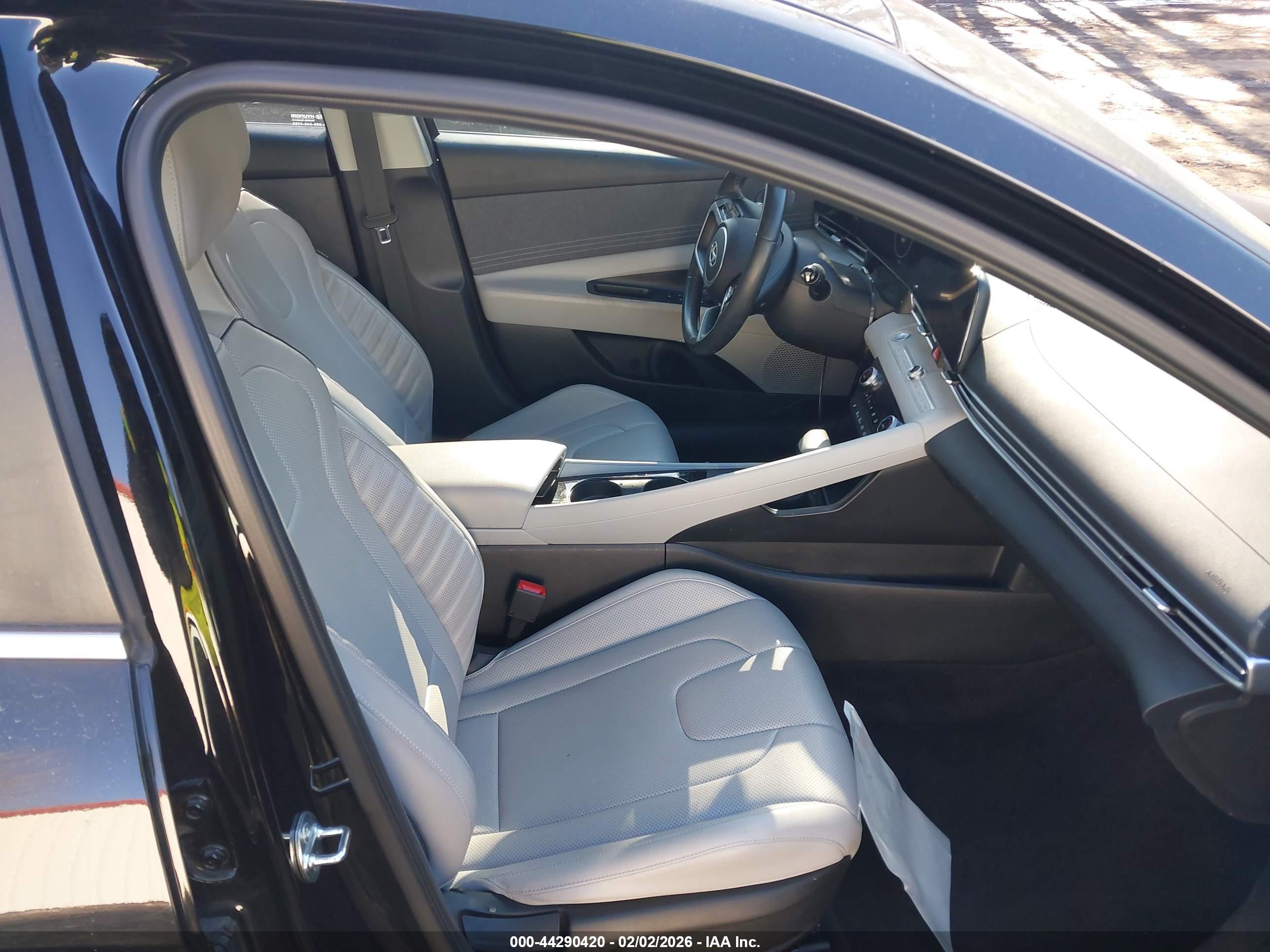HYUNDAI ELANTRA image 5