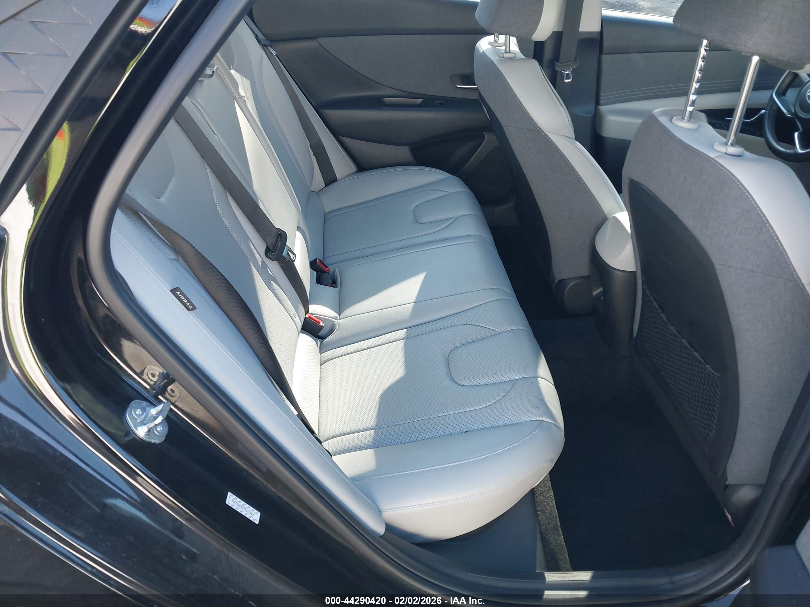 HYUNDAI ELANTRA image 8