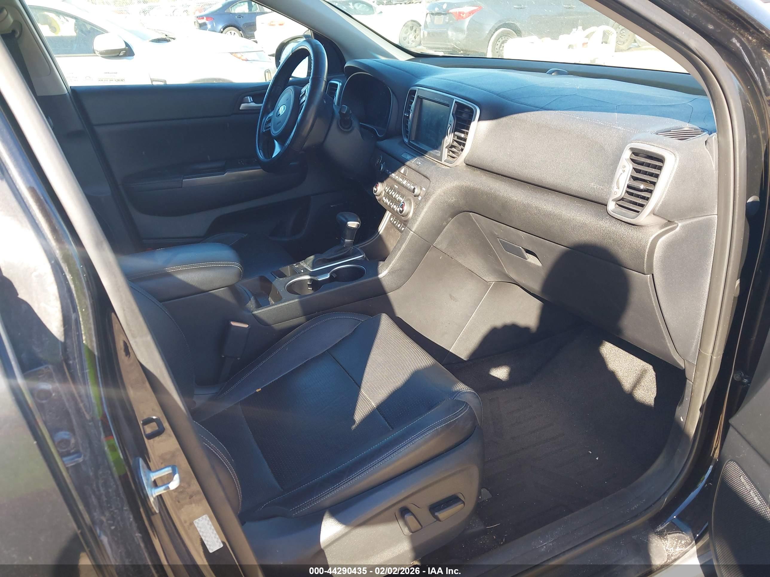 KIA SPORTAGE image 5