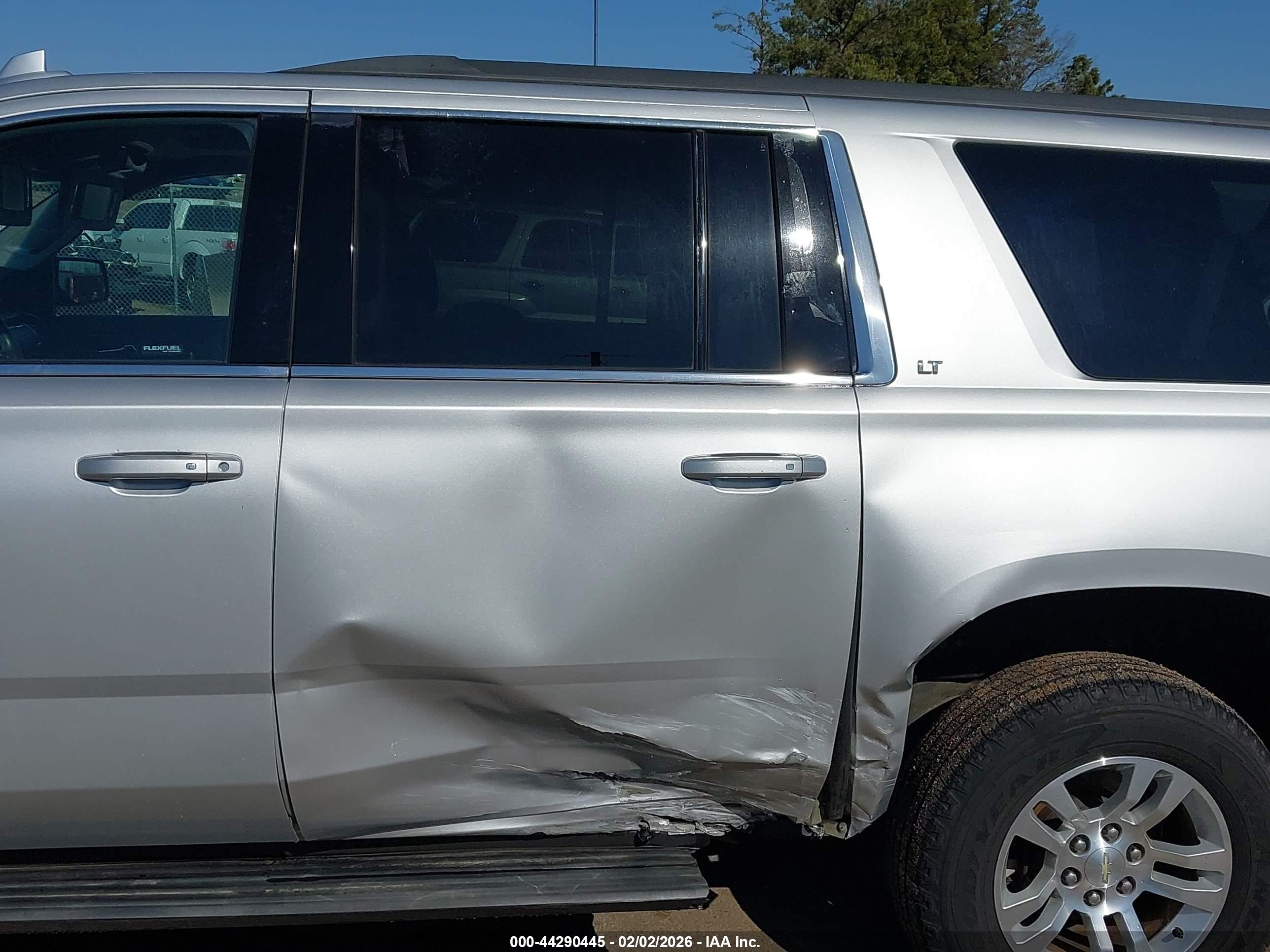 CHEVROLET SUBURBAN image 6