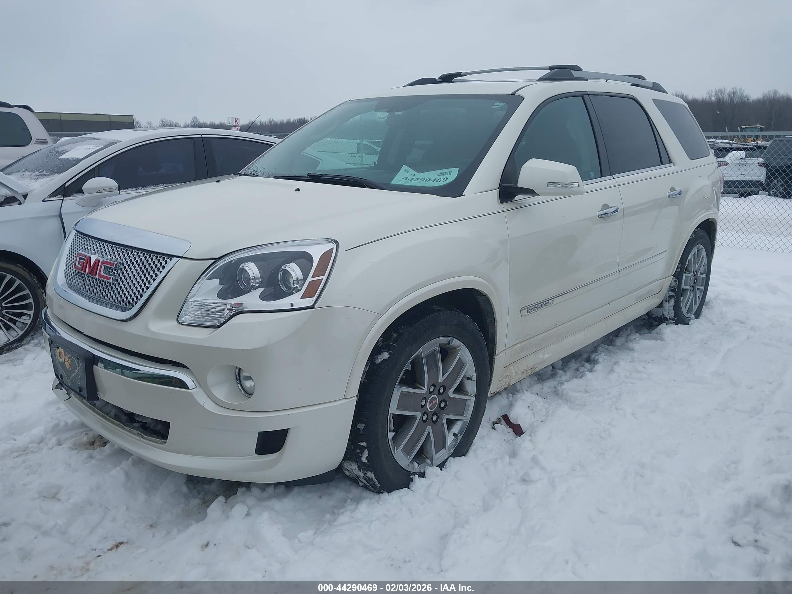 GMC ACADIA image 2