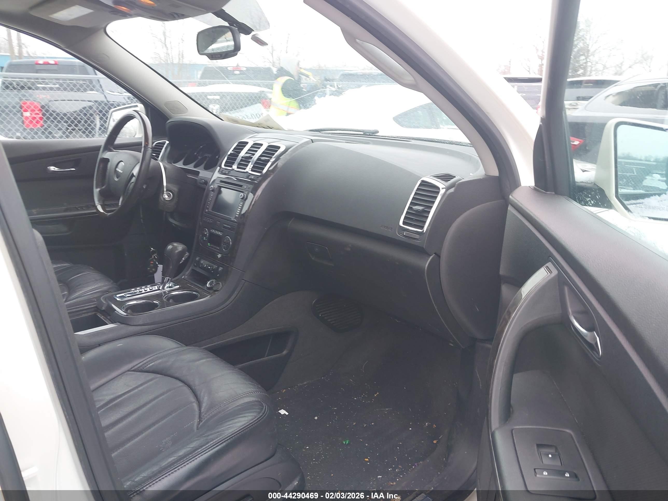 GMC ACADIA image 5