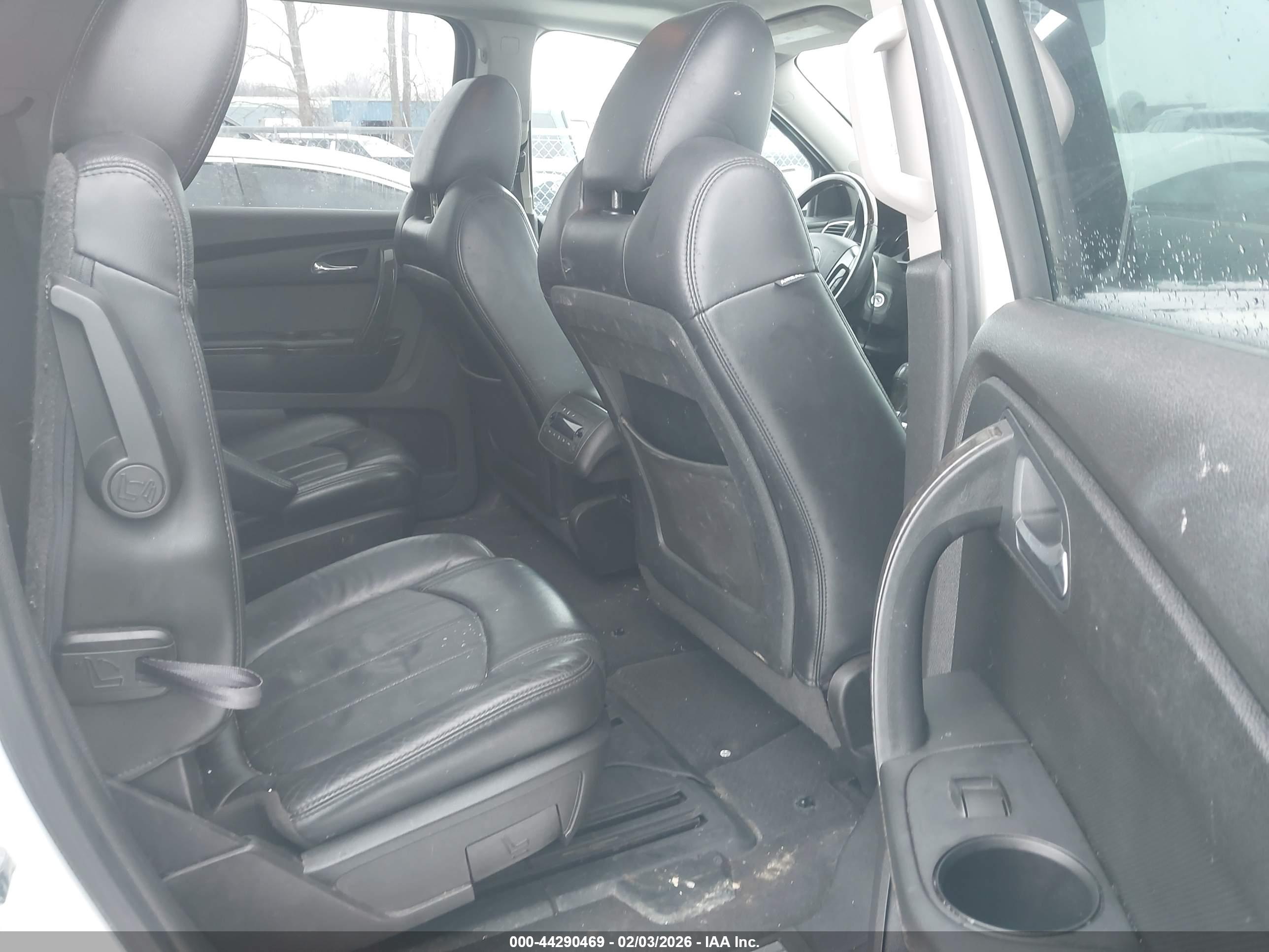 GMC ACADIA image 8