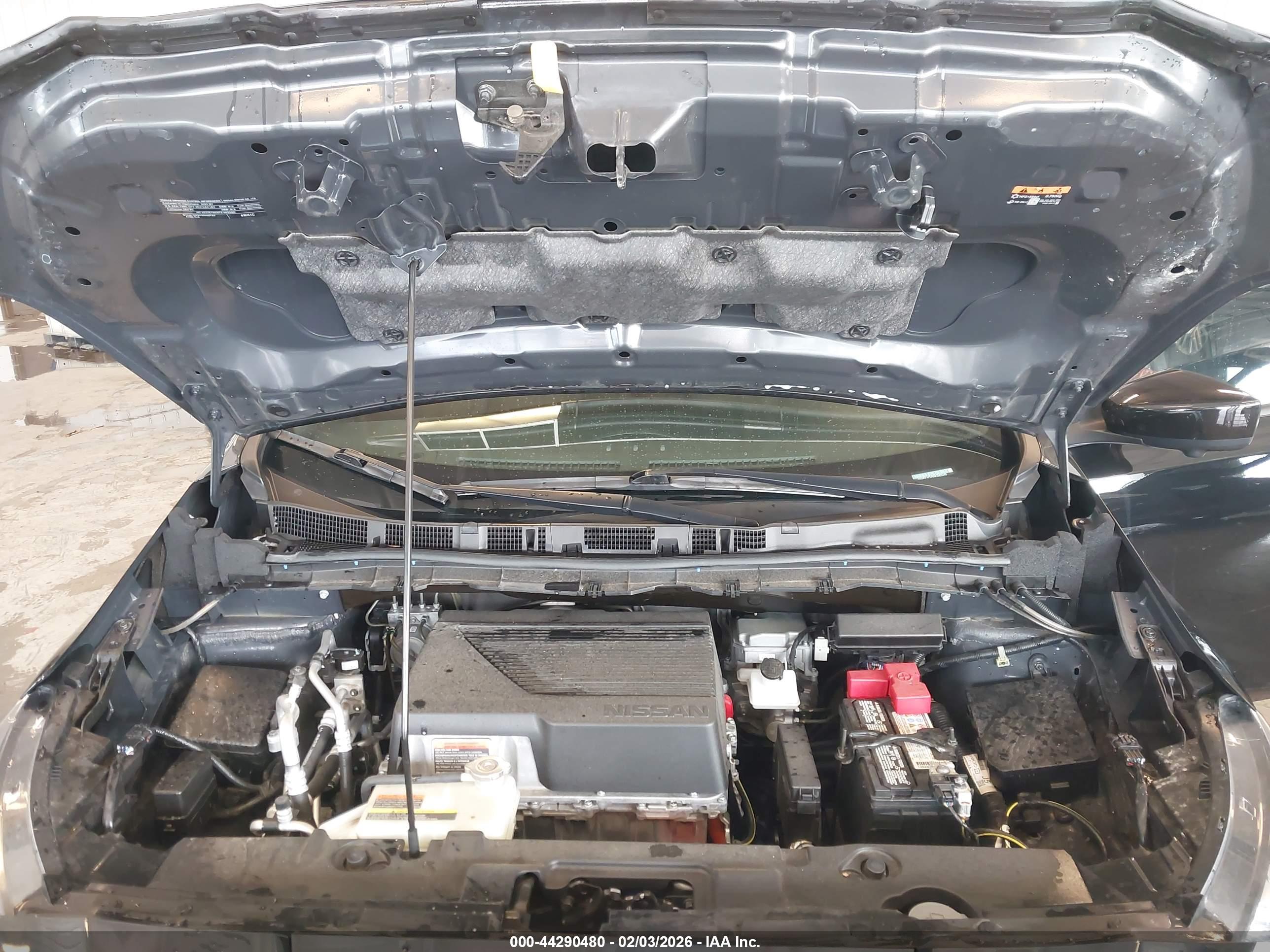 NISSAN LEAF image 10