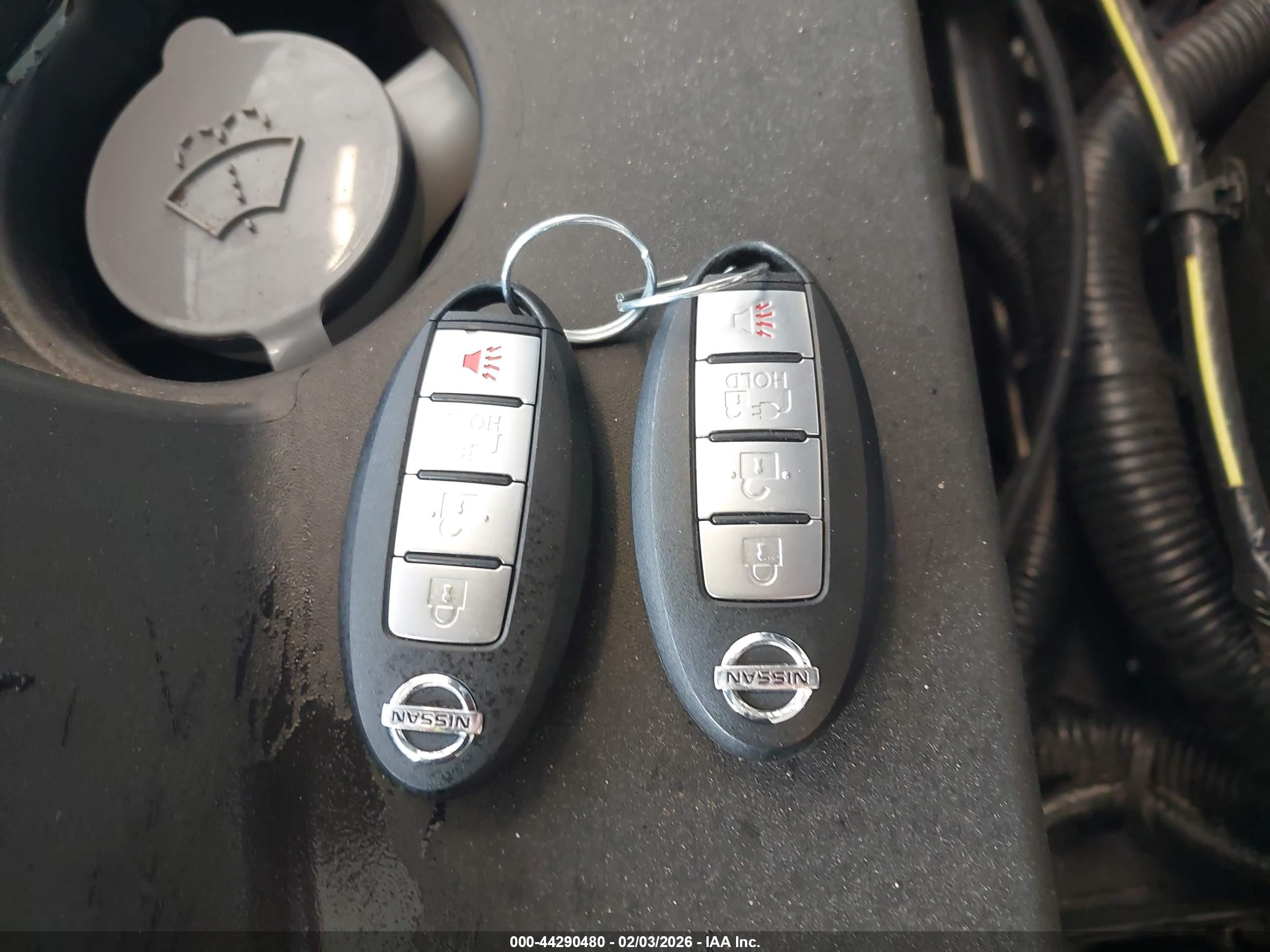 NISSAN LEAF image 11