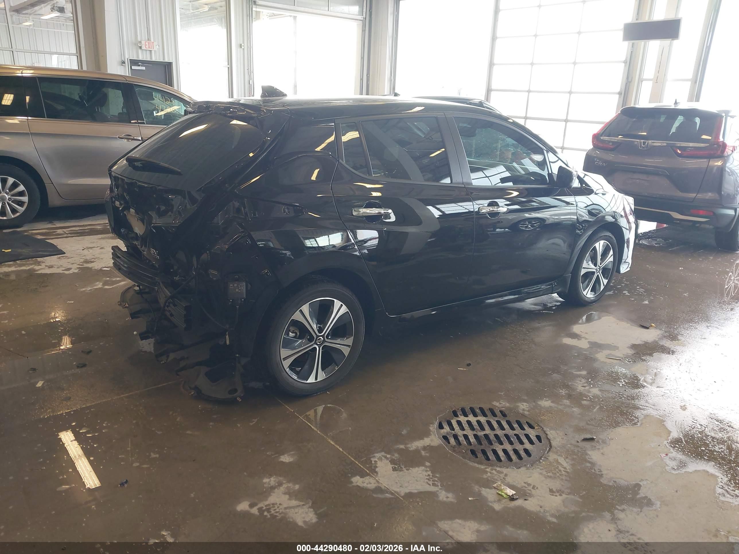 NISSAN LEAF image 4