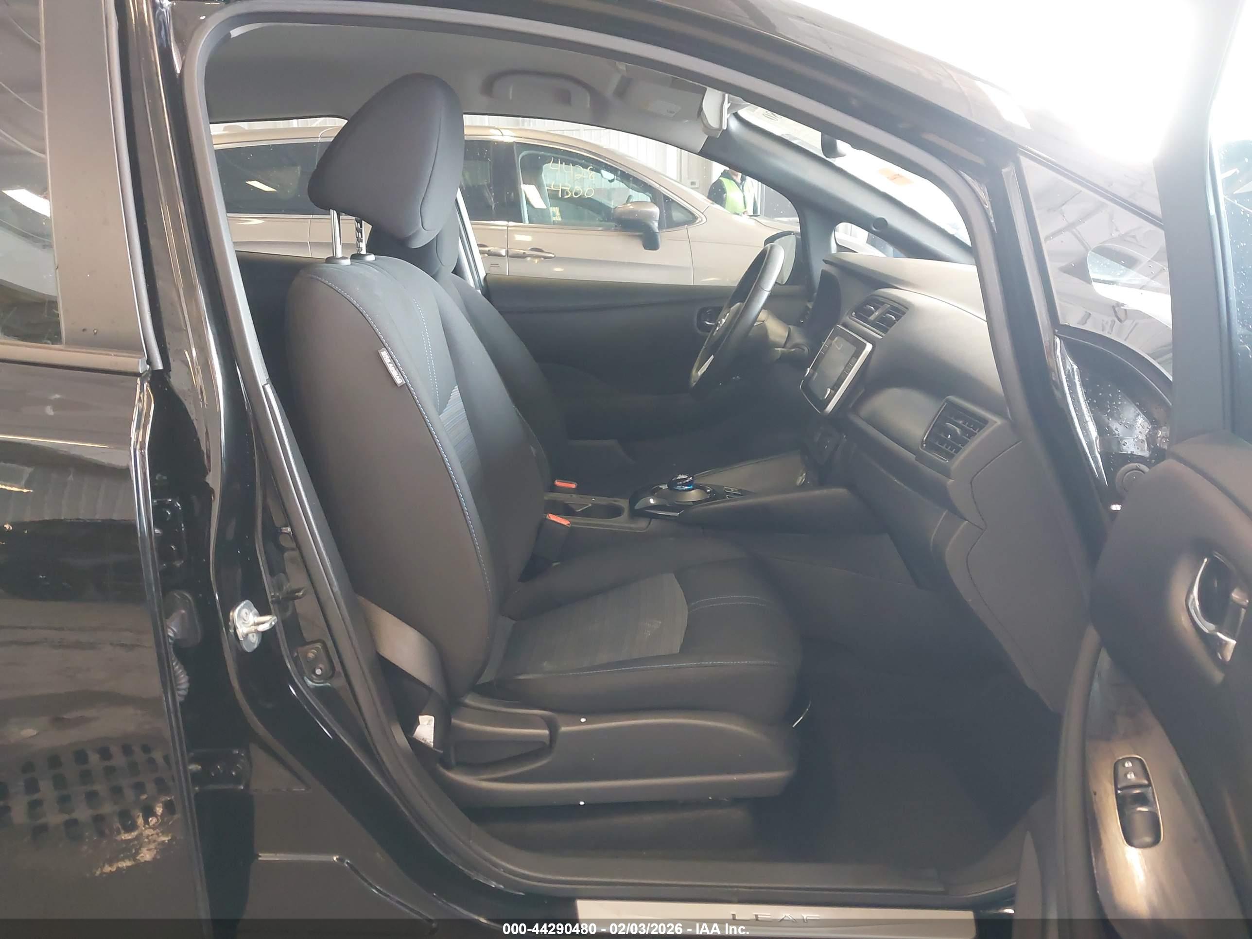 NISSAN LEAF image 5