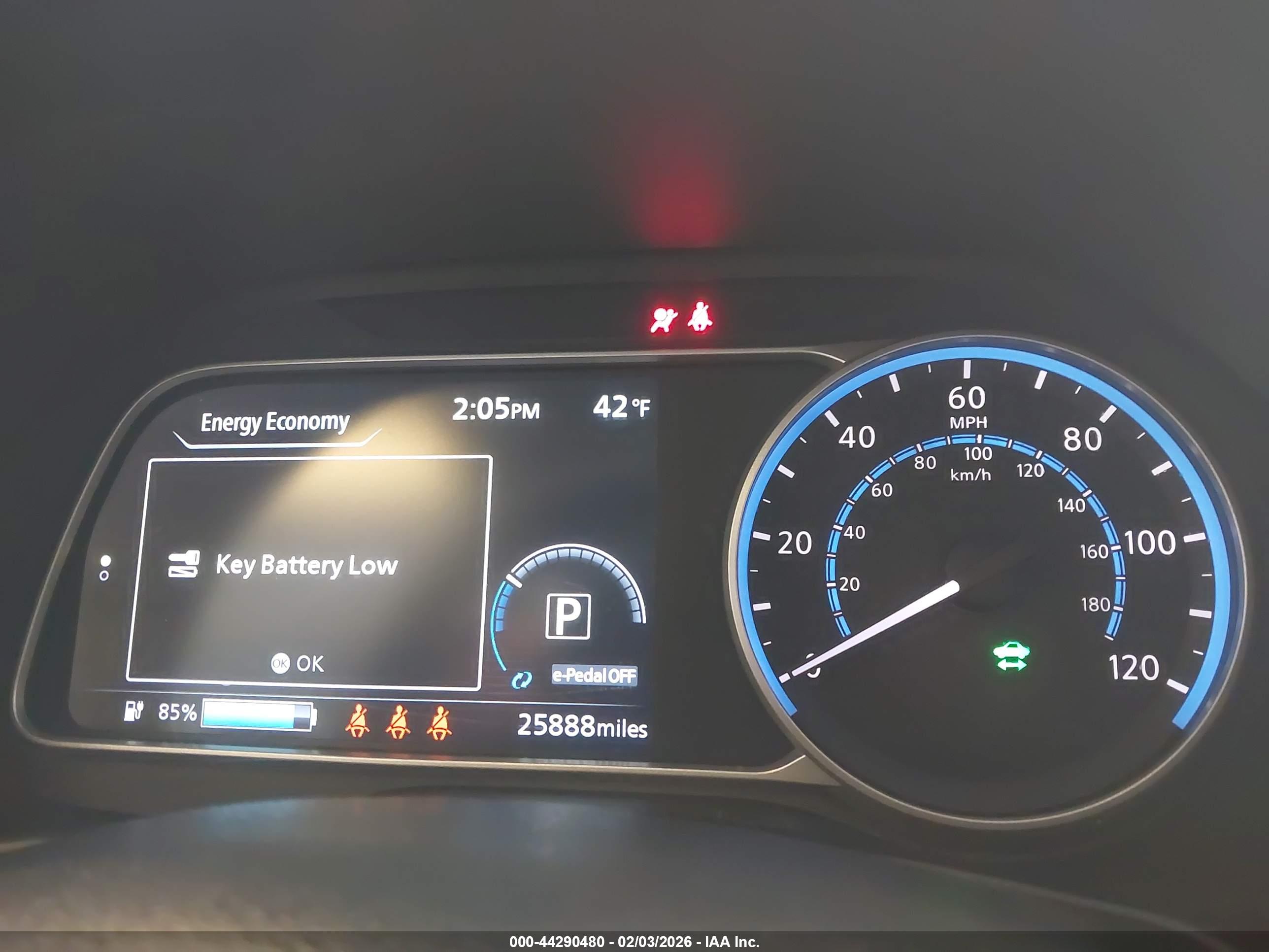 NISSAN LEAF image 7