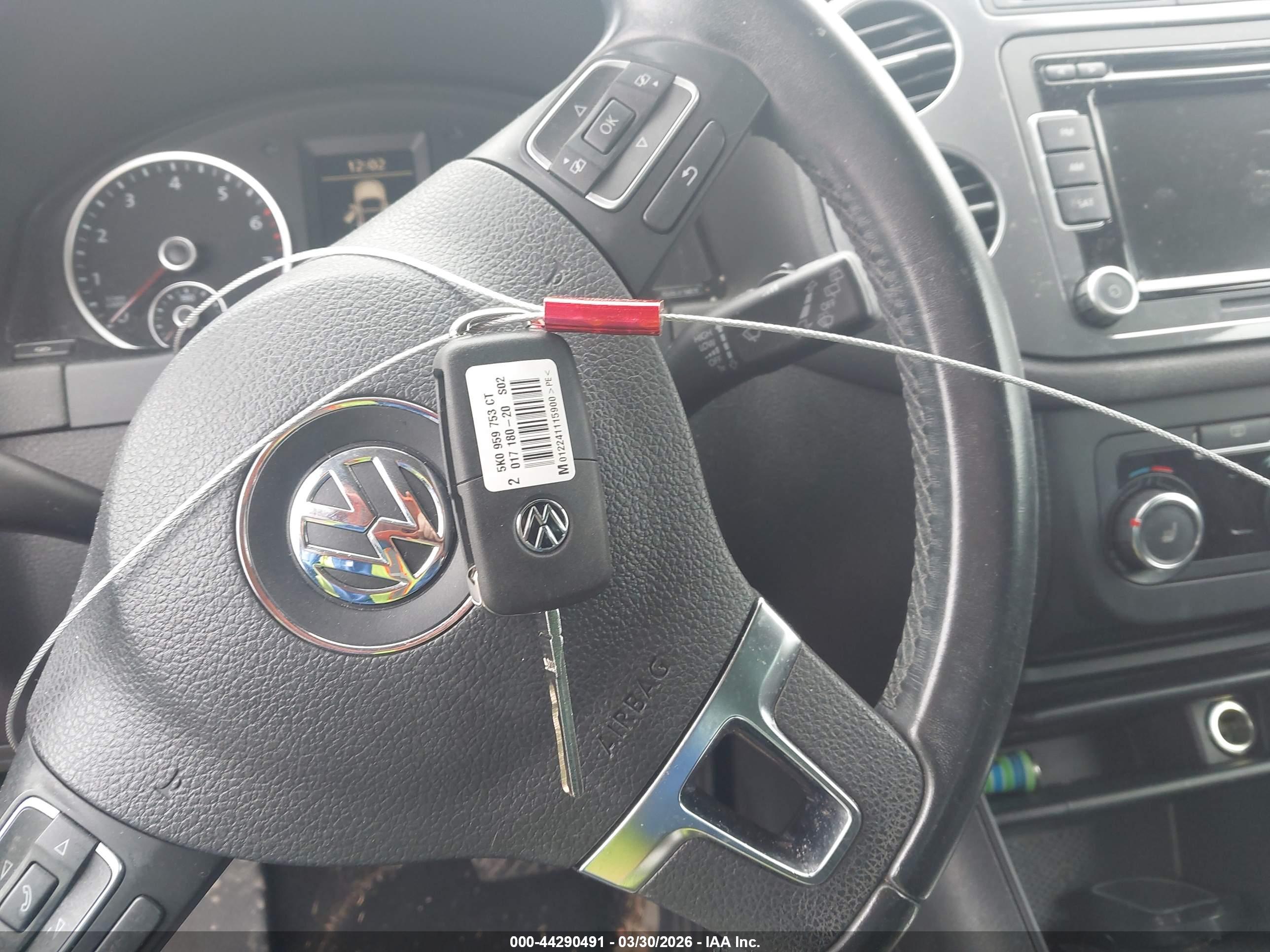 VOLKSWAGEN TIGUAN image 11