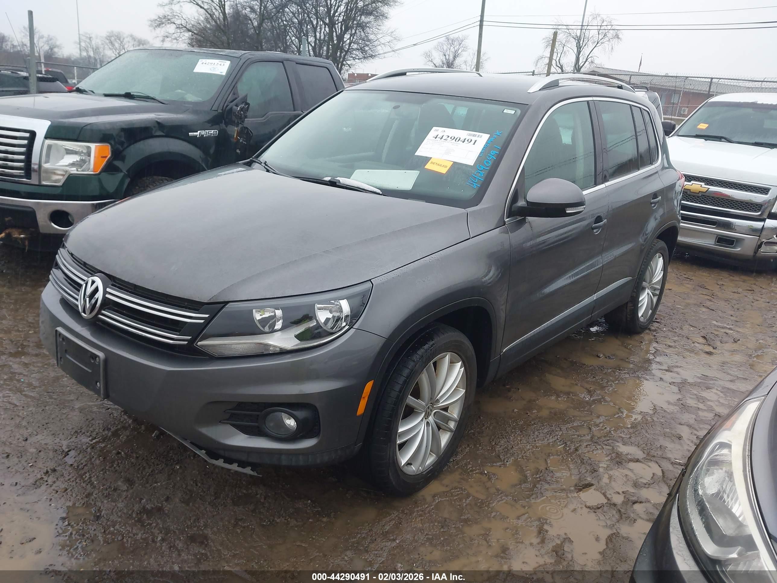 VOLKSWAGEN TIGUAN image 2