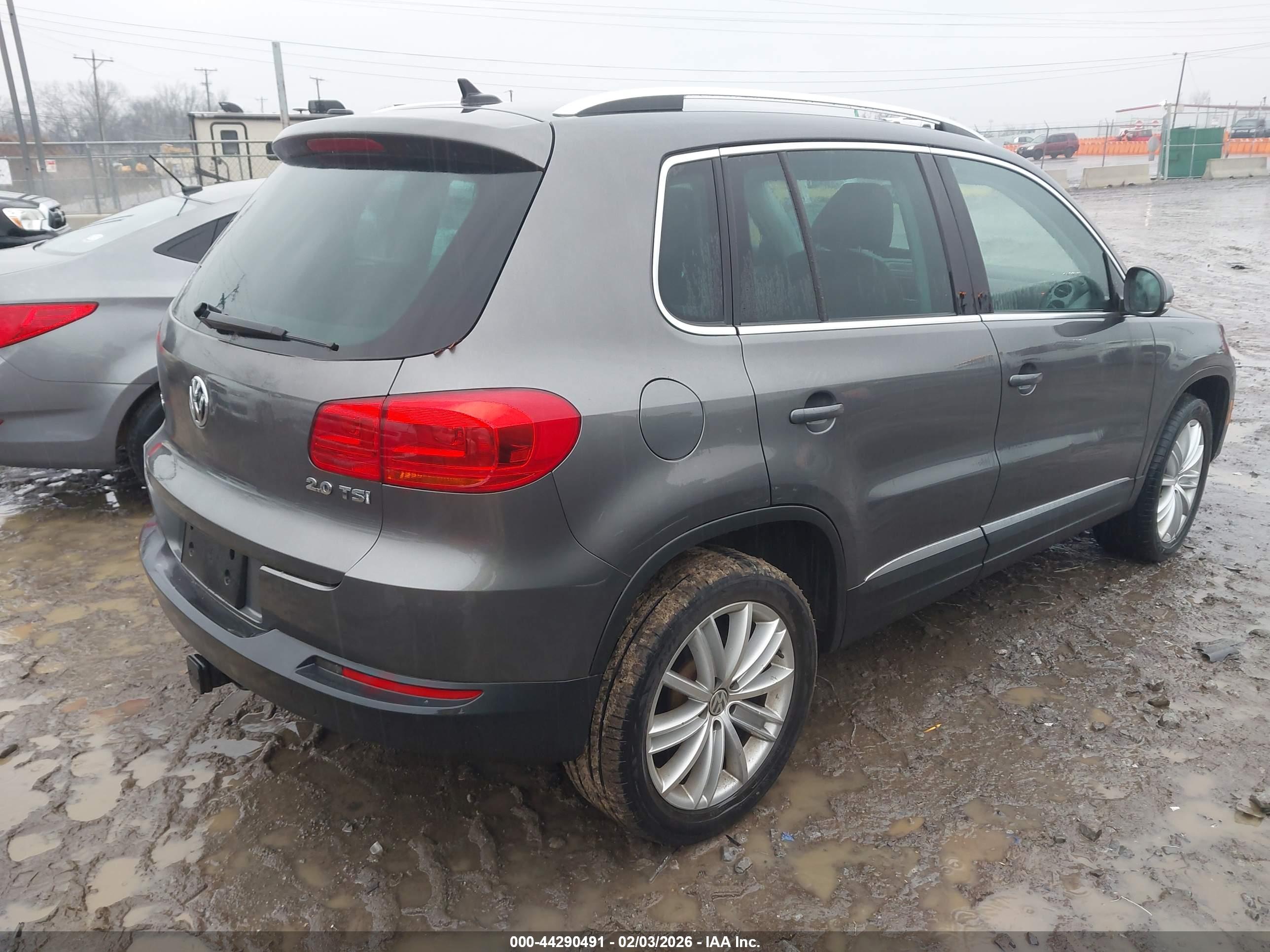 VOLKSWAGEN TIGUAN image 4