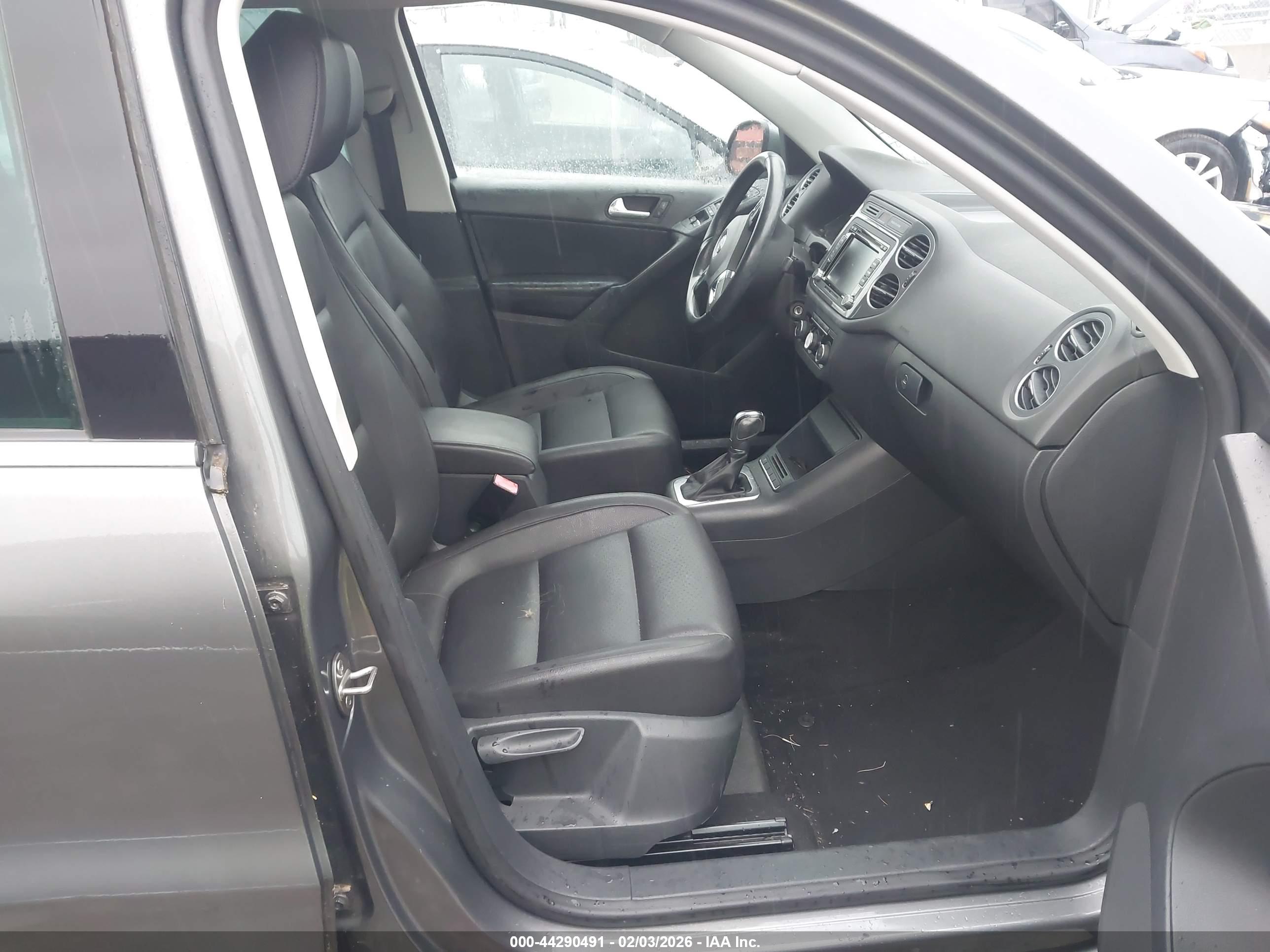 VOLKSWAGEN TIGUAN image 5