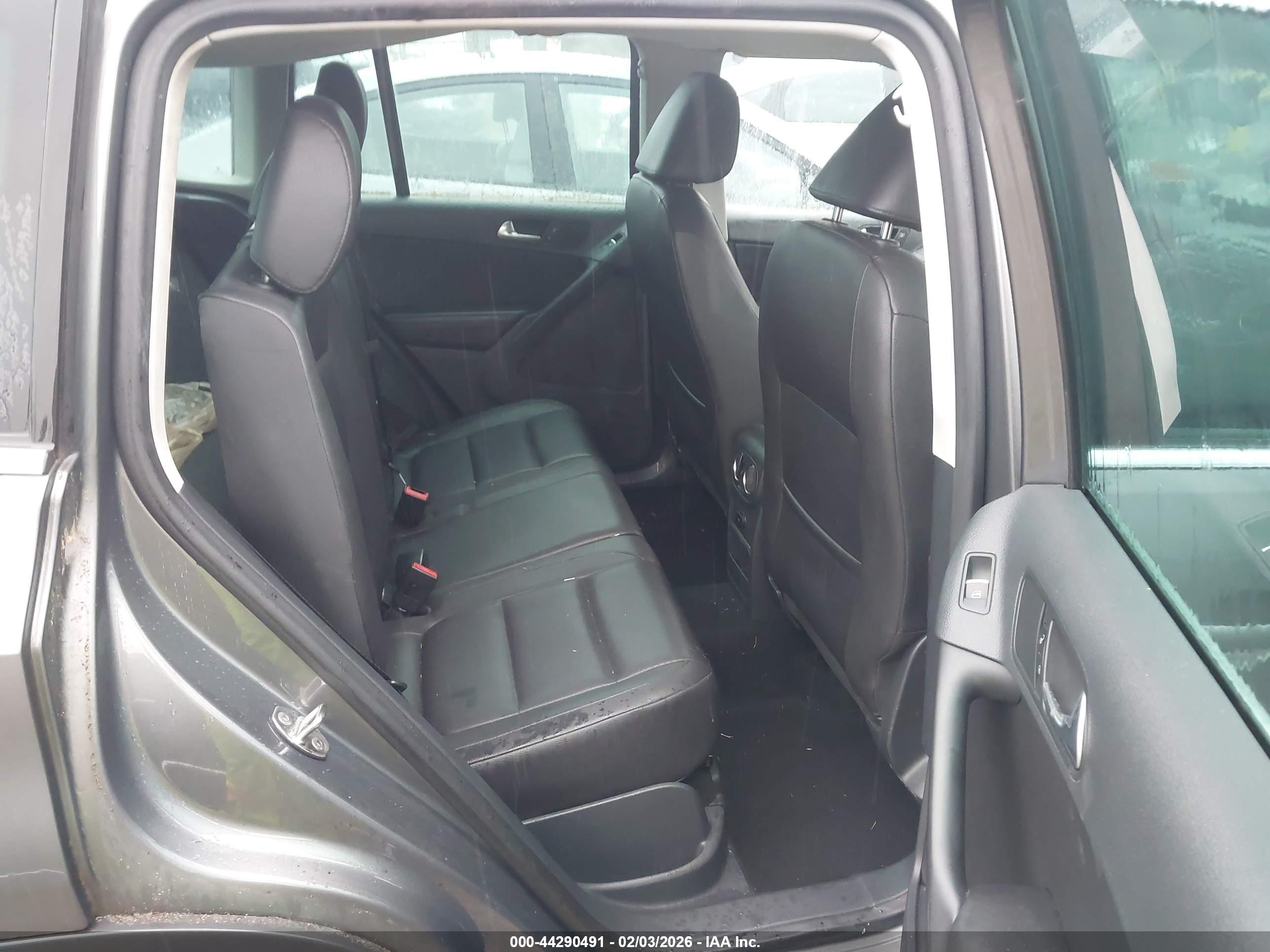 VOLKSWAGEN TIGUAN image 8