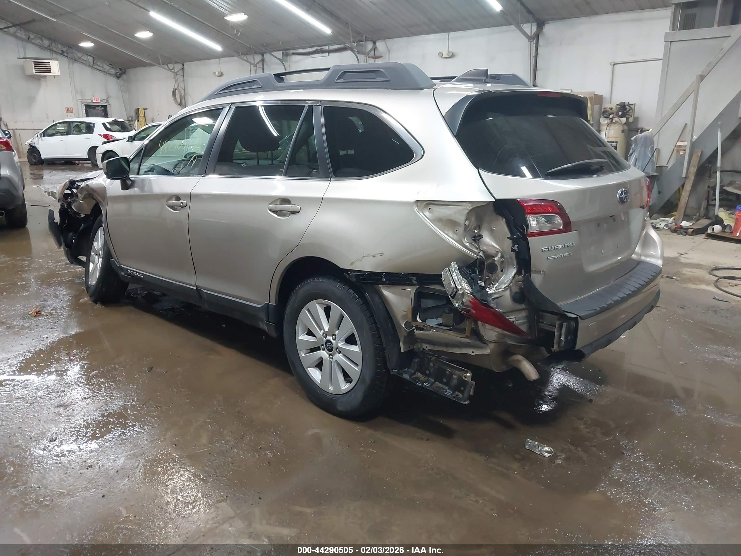 SUBARU OUTBACK image 3