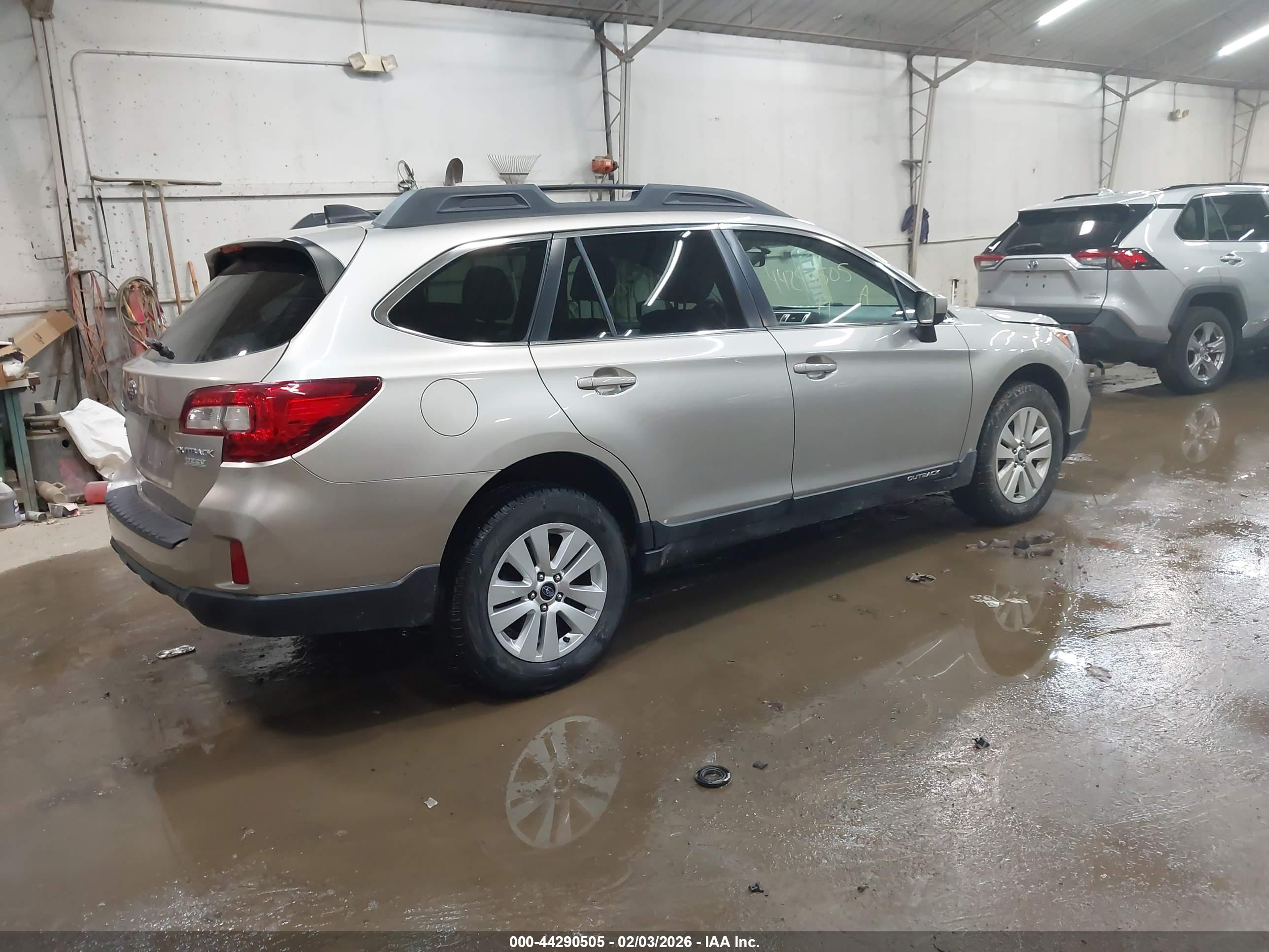 SUBARU OUTBACK image 4