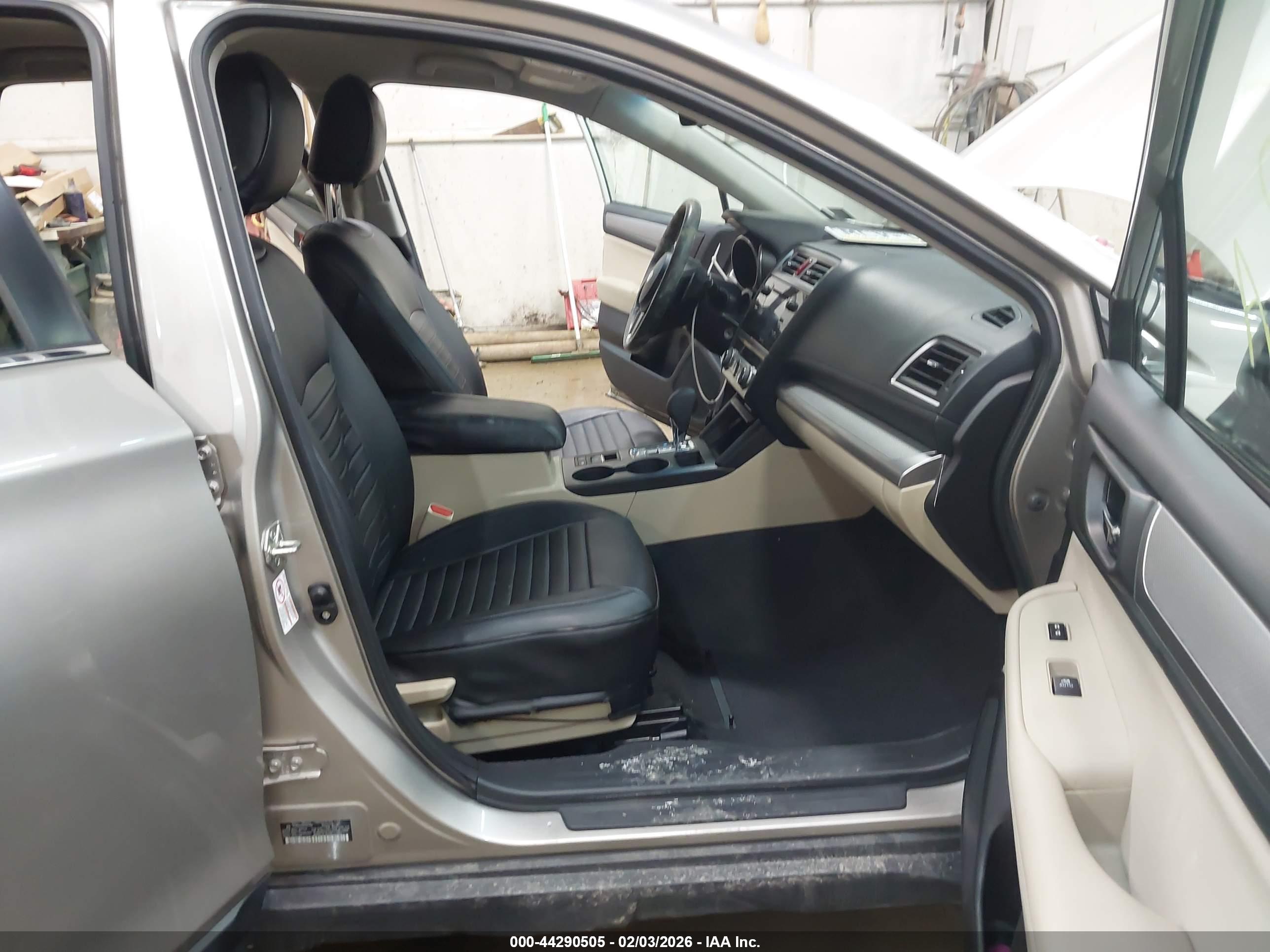 SUBARU OUTBACK image 5