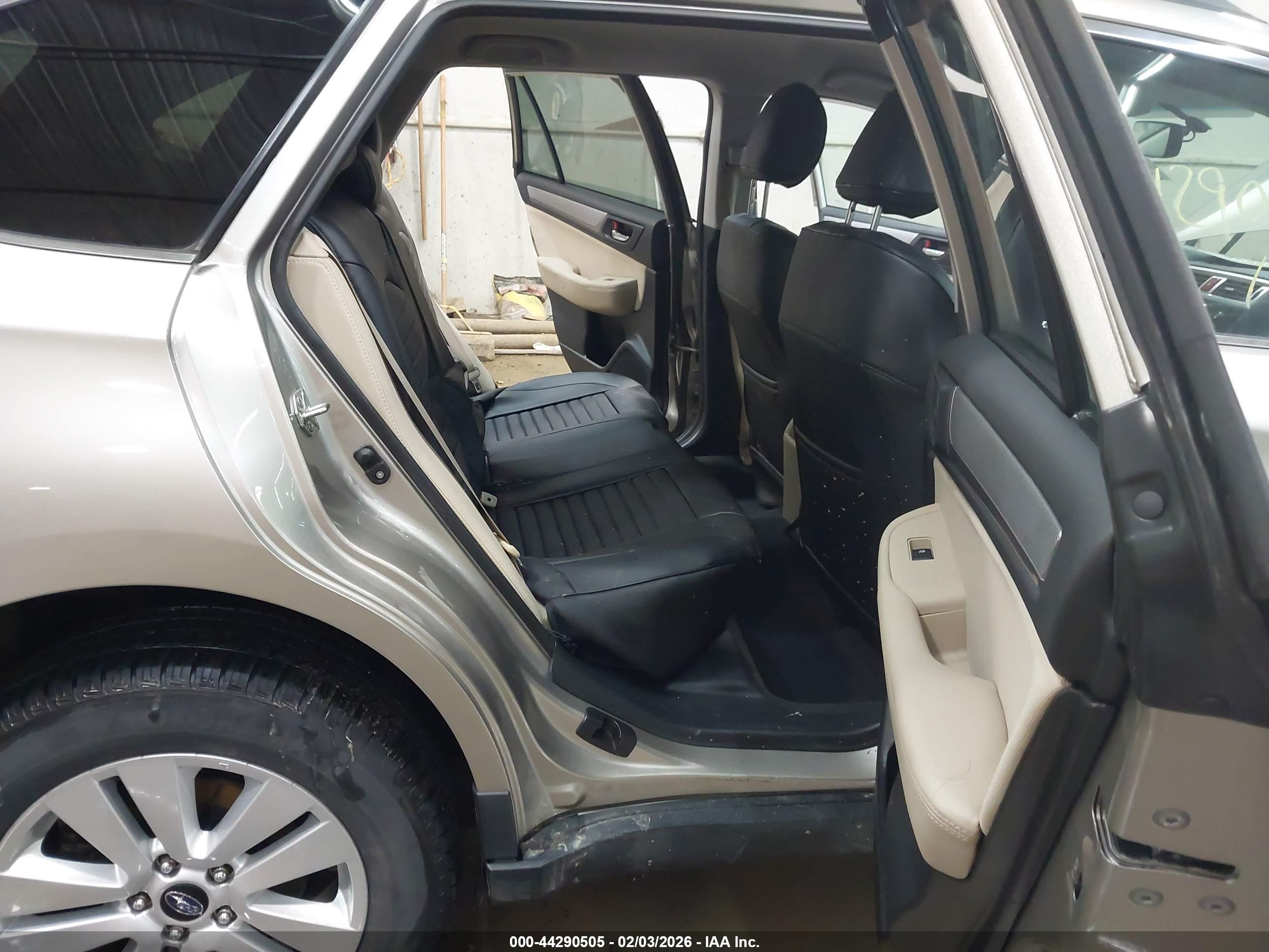 SUBARU OUTBACK image 8