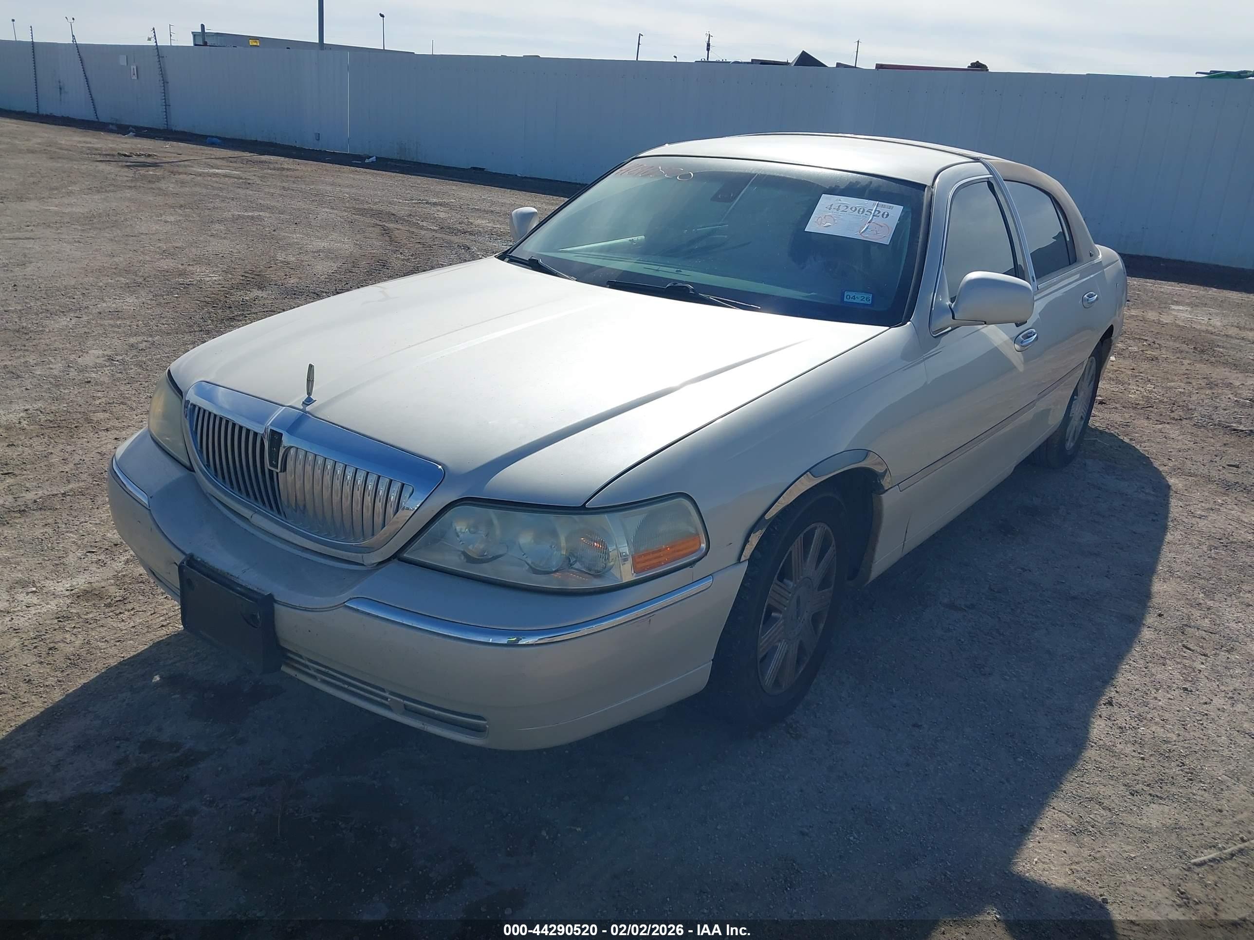 LINCOLN TOWN image 2