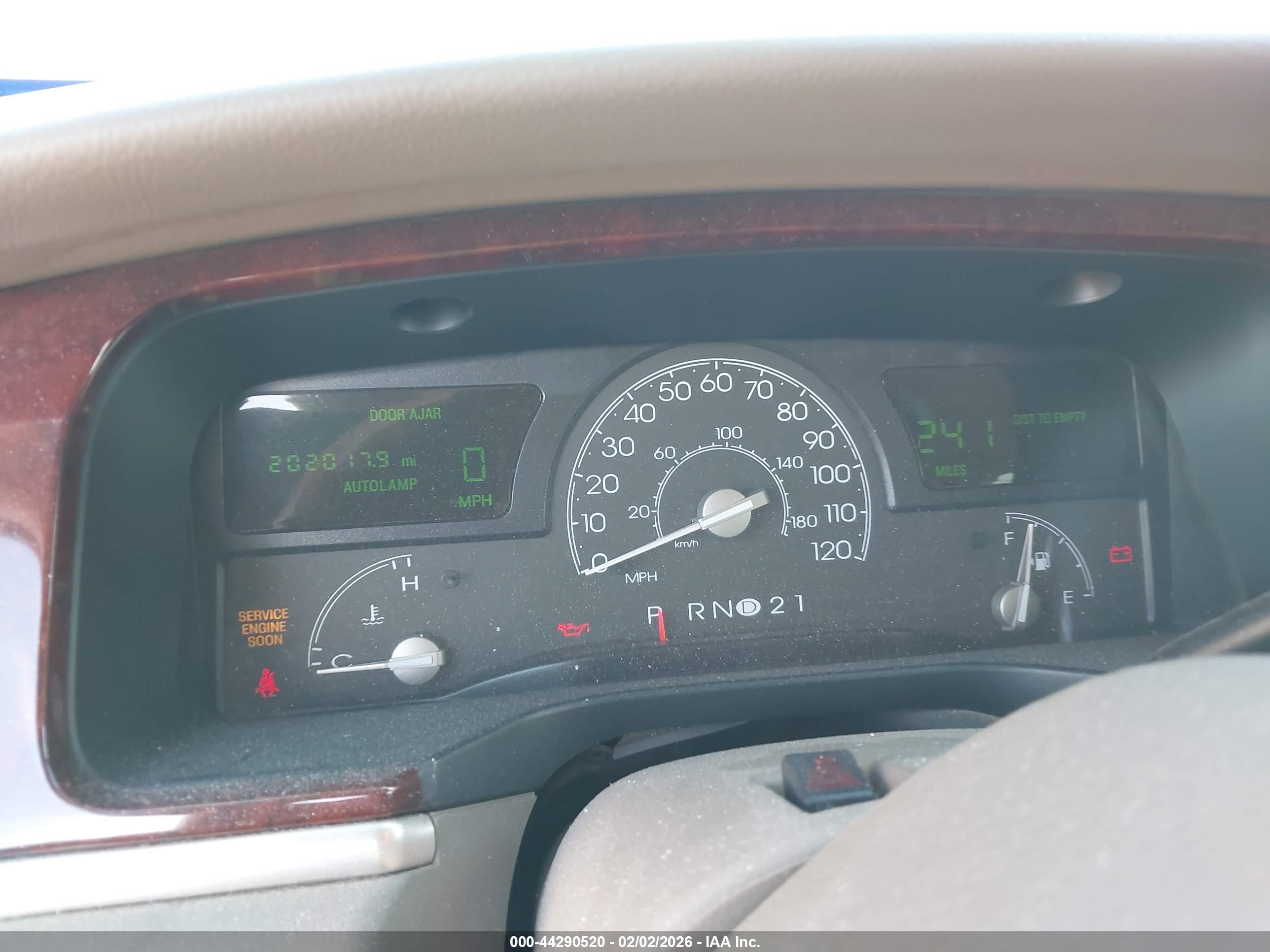 LINCOLN TOWN image 7