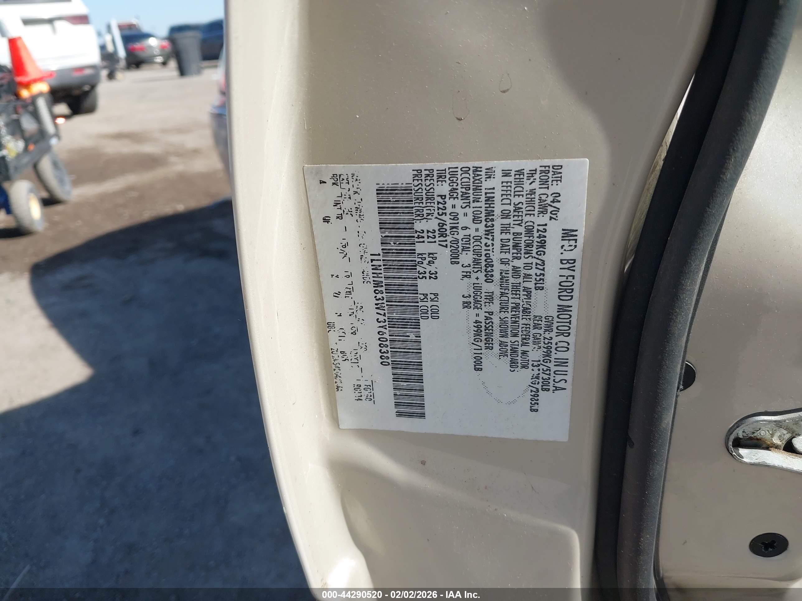 LINCOLN TOWN image 9