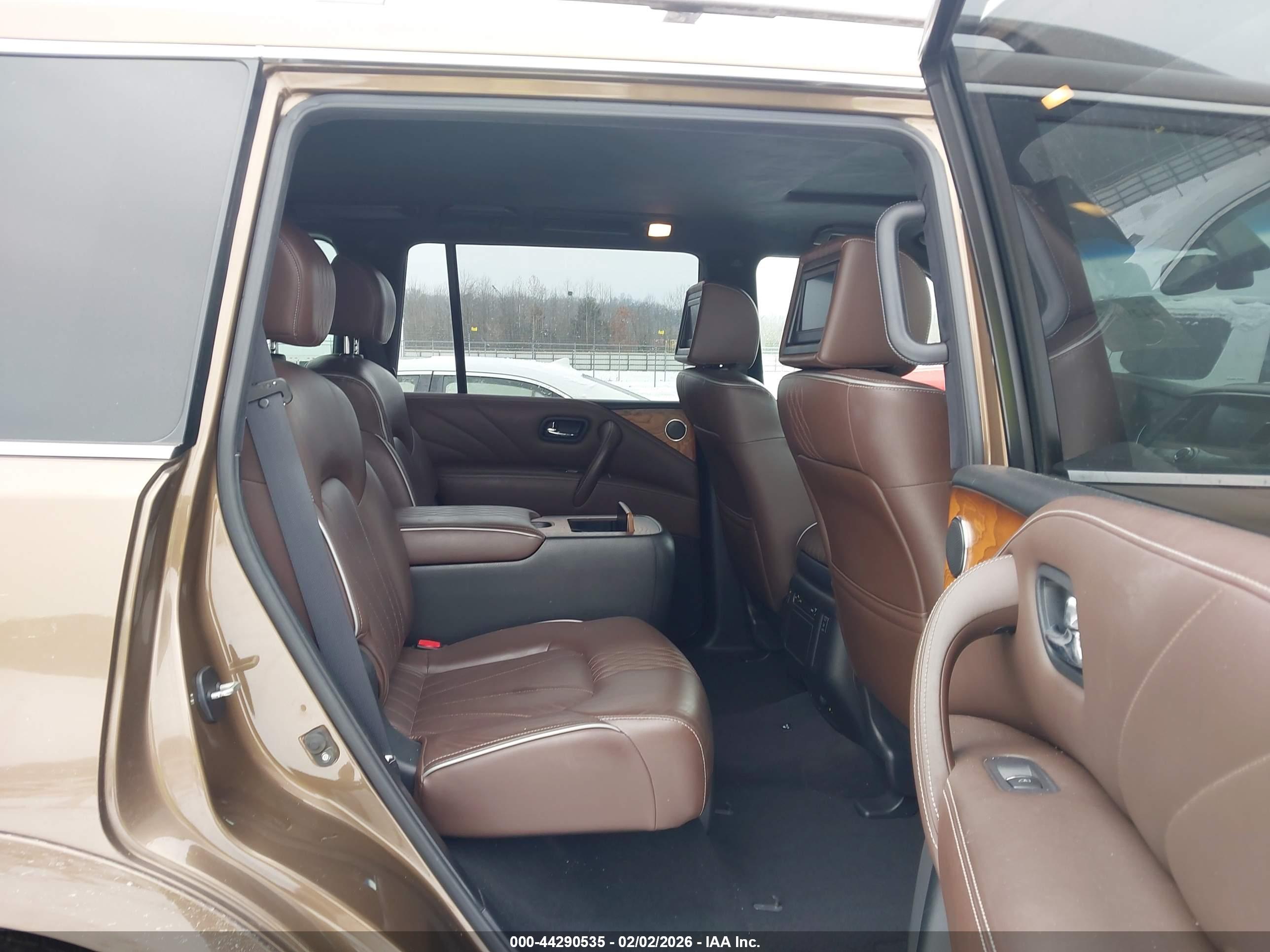 INFINITI QX80 image 8