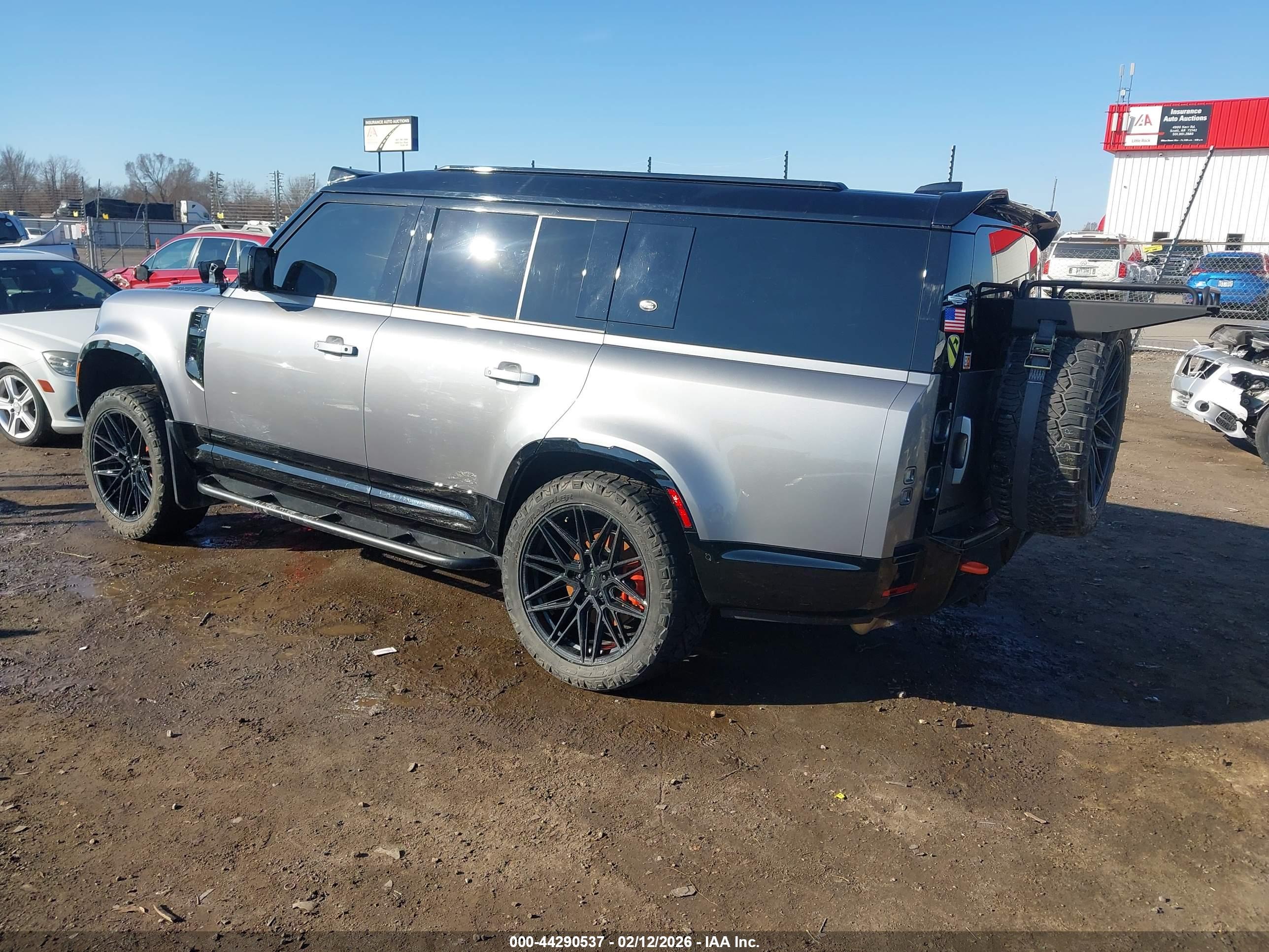 LAND ROVER image 3