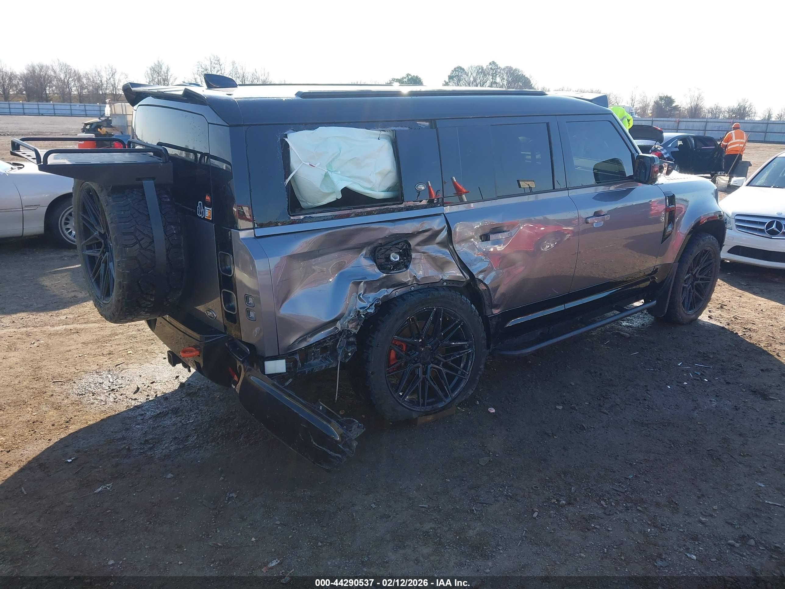 LAND ROVER image 4