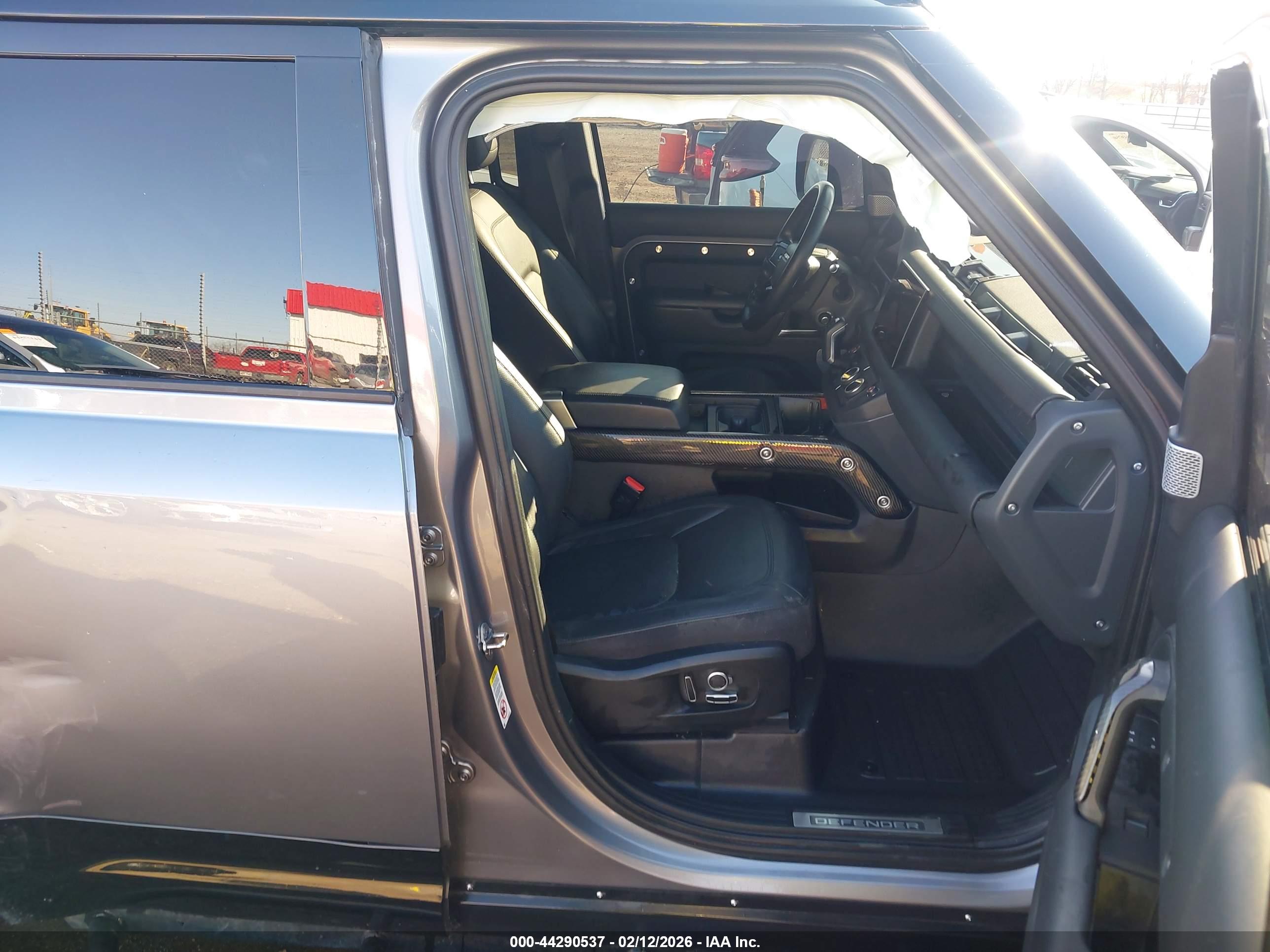 LAND ROVER image 5