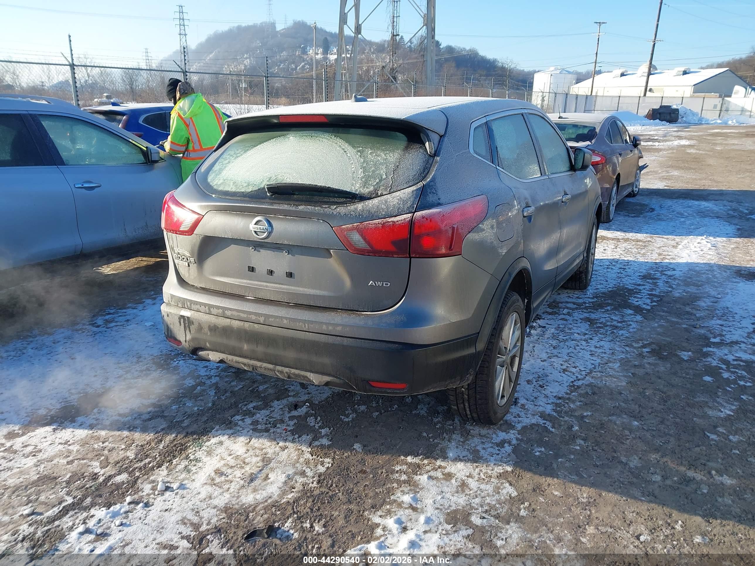 NISSAN ROGUE image 4