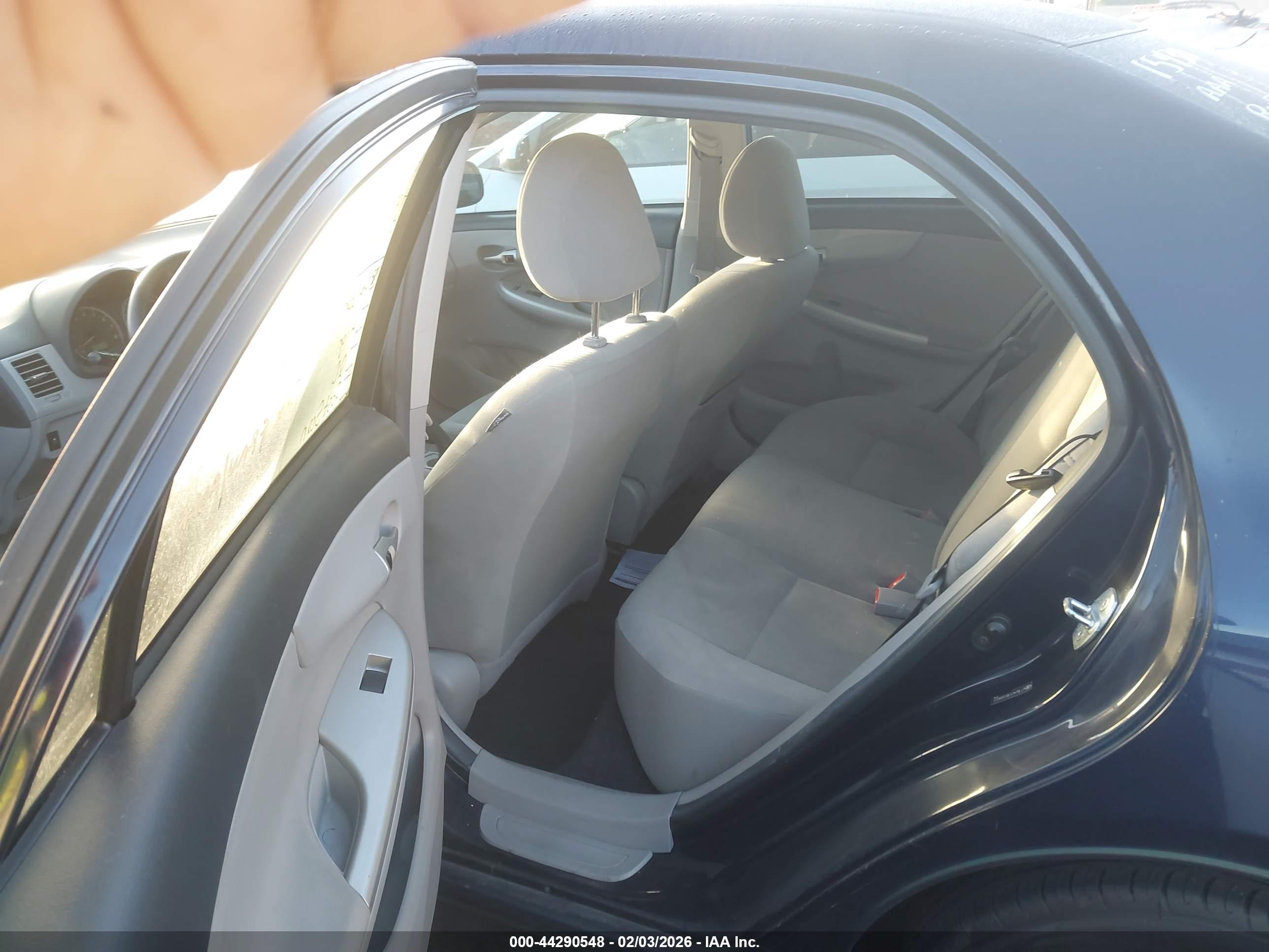 TOYOTA COROLLA image 8