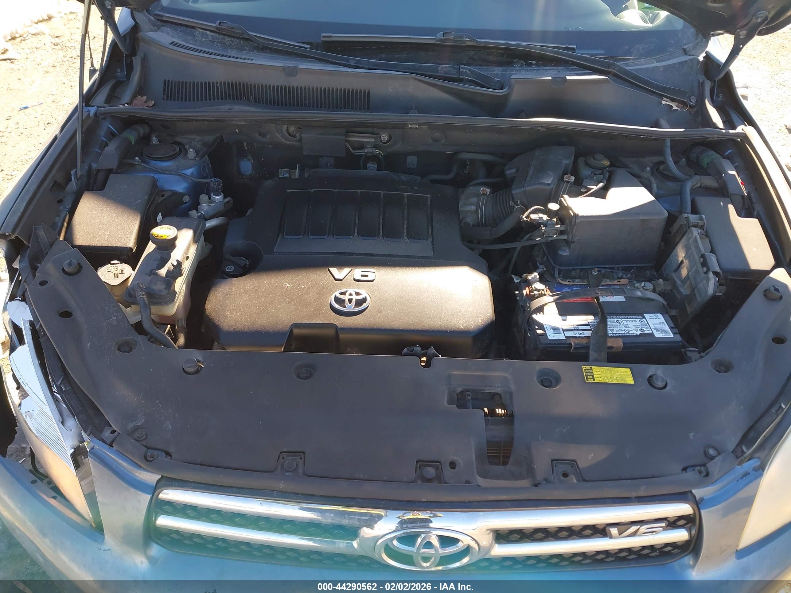 TOYOTA RAV4 image 10