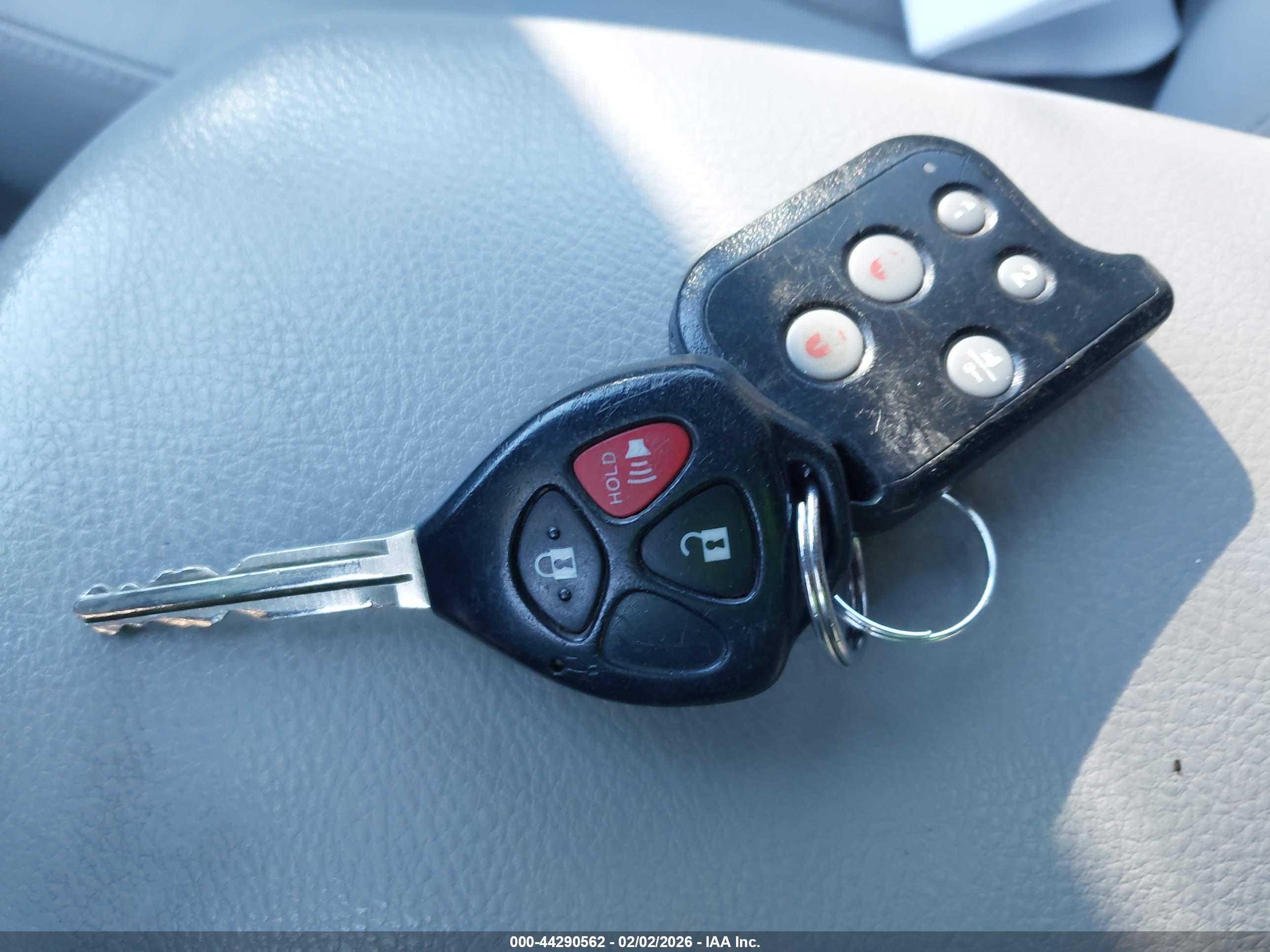 TOYOTA RAV4 image 11