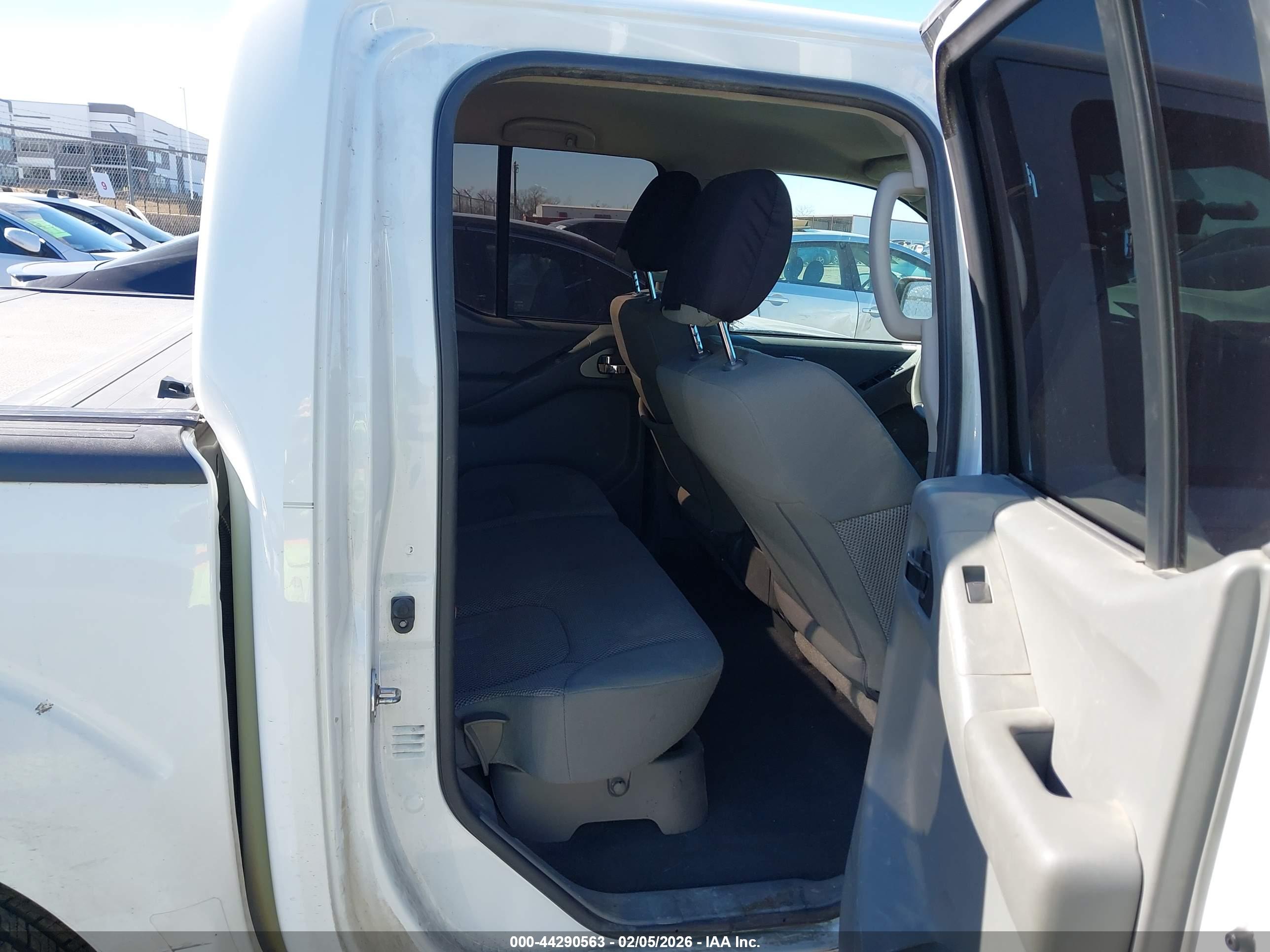 NISSAN FRONTIER image 8