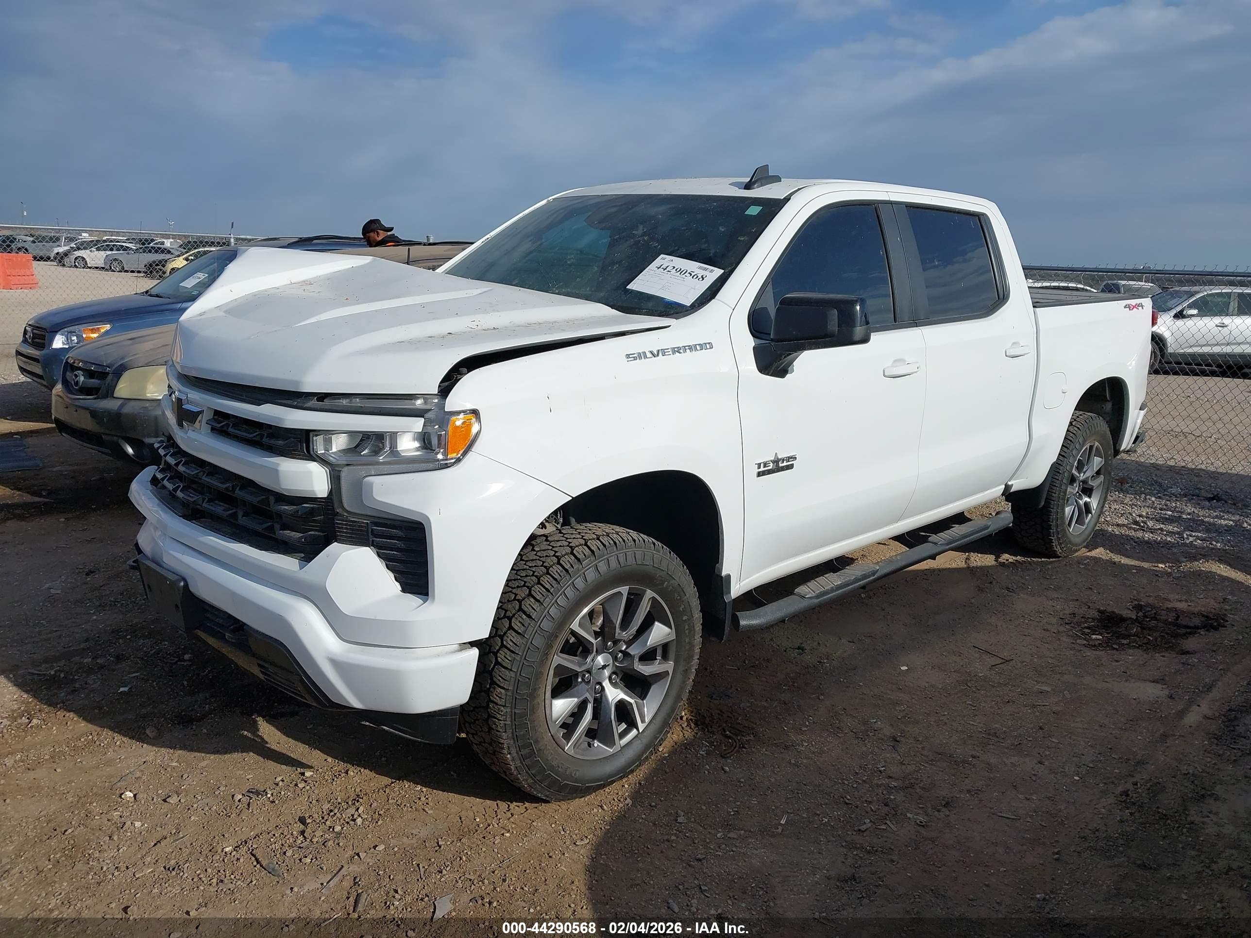 CHEVROLET SILVERADO image 2