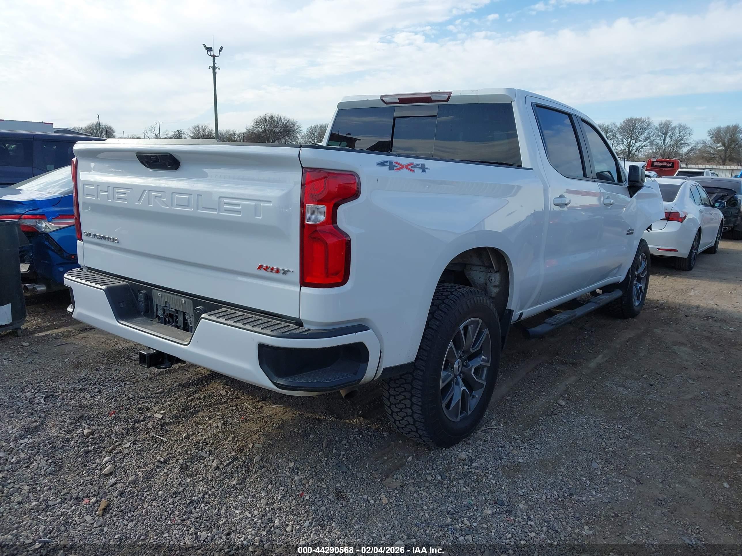 CHEVROLET SILVERADO image 4