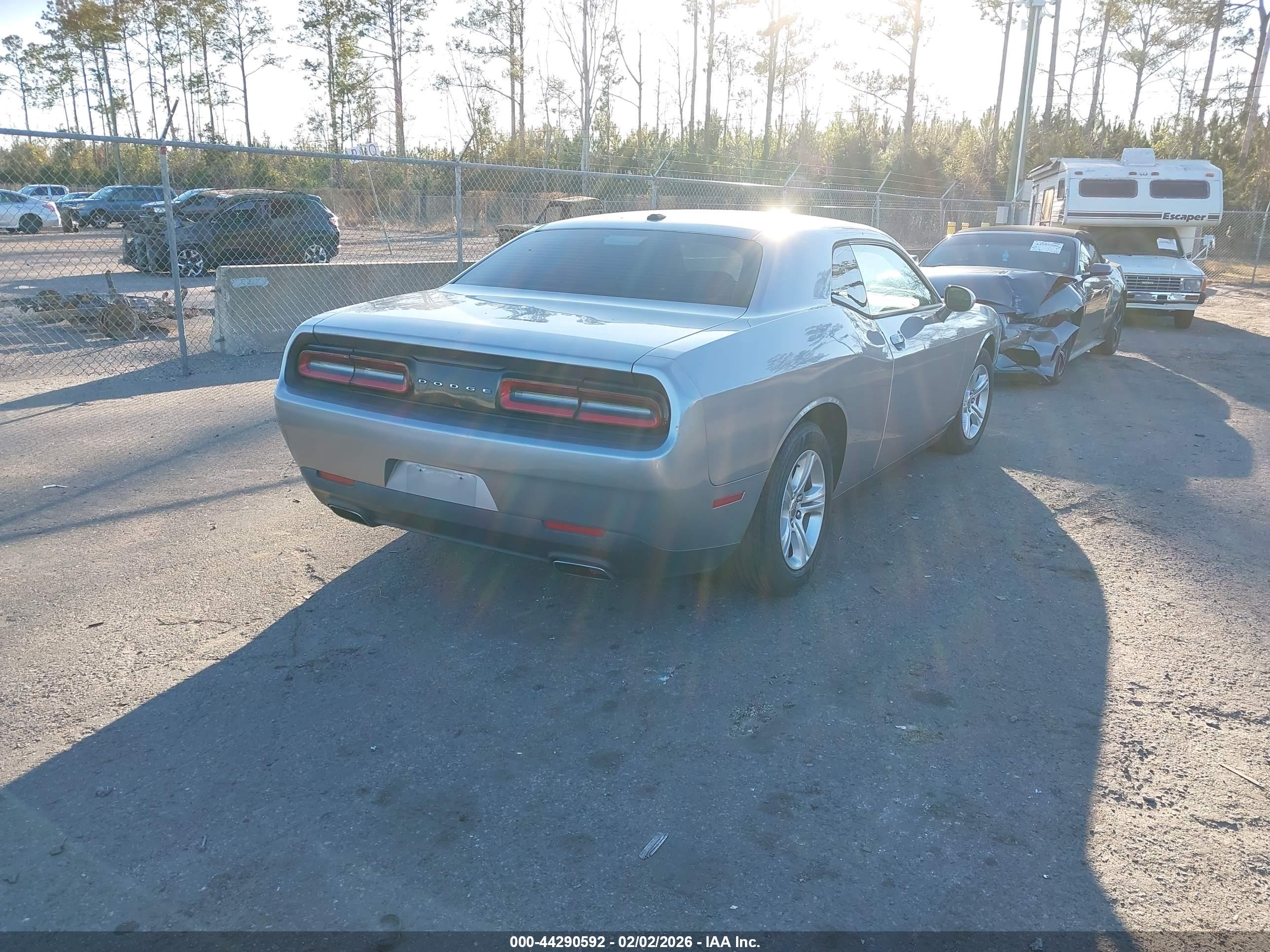 DODGE CHALLENGER image 4