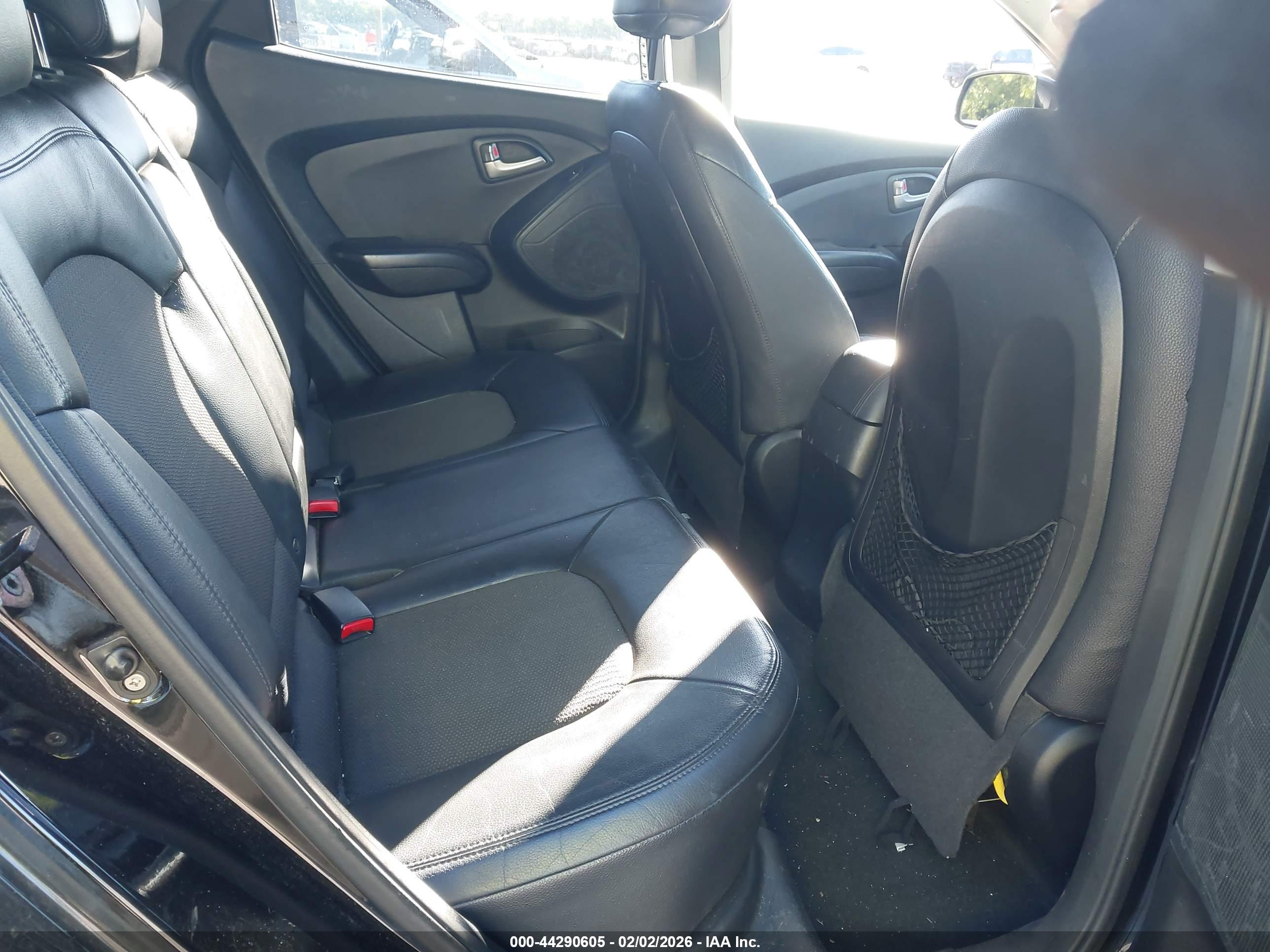 HYUNDAI TUCSON image 8