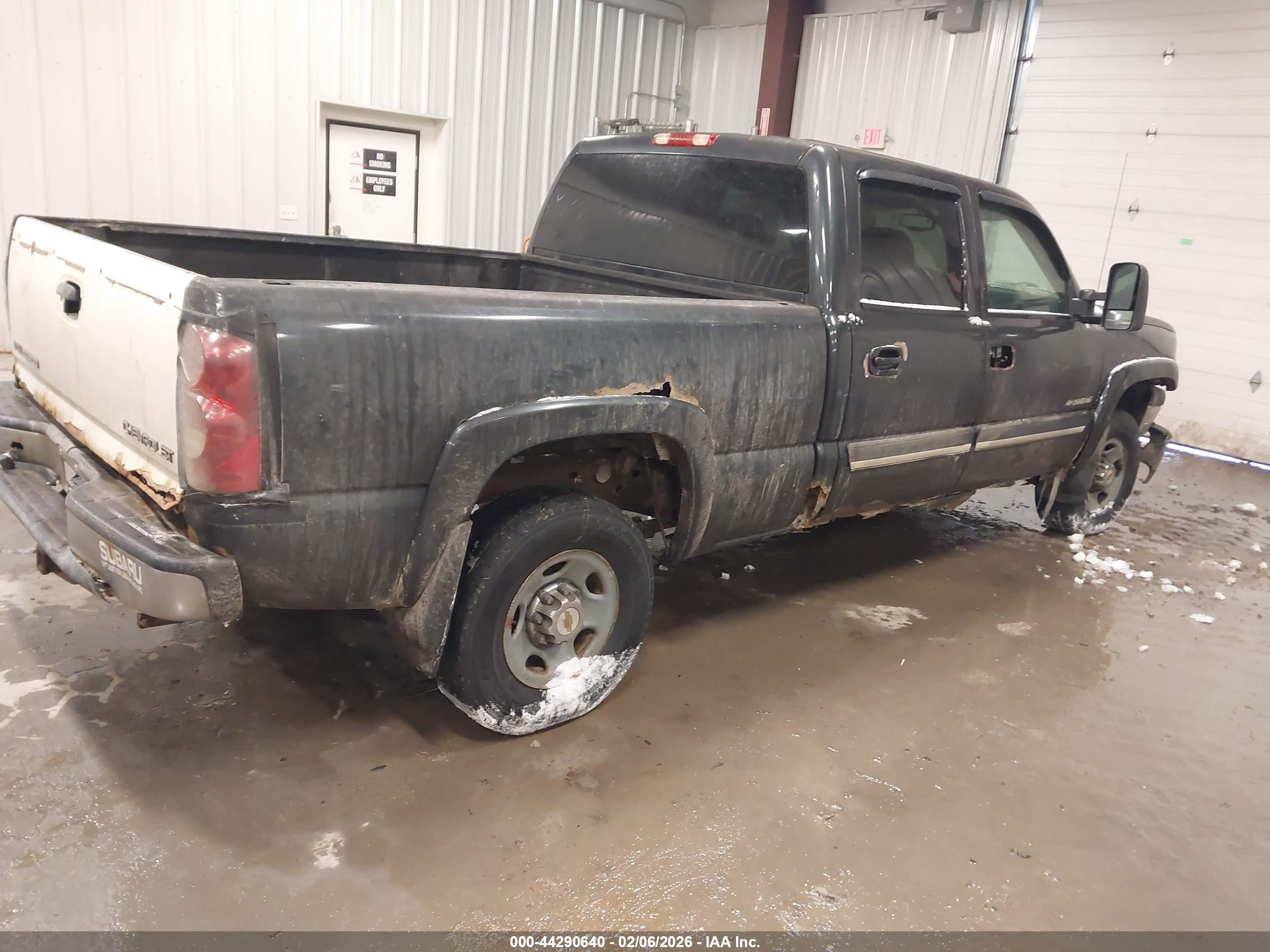 CHEVROLET SILVERADO image 4