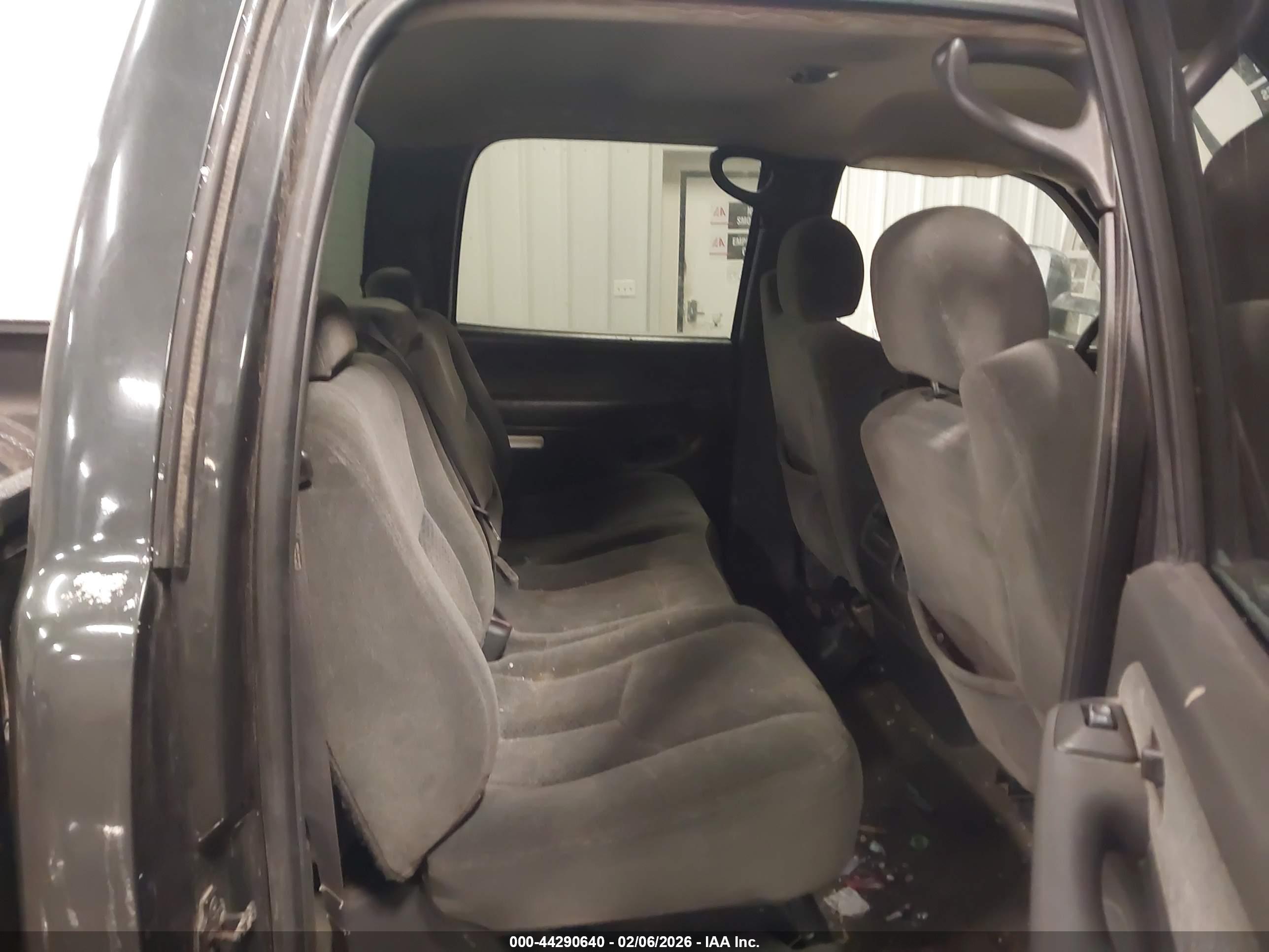 CHEVROLET SILVERADO image 8