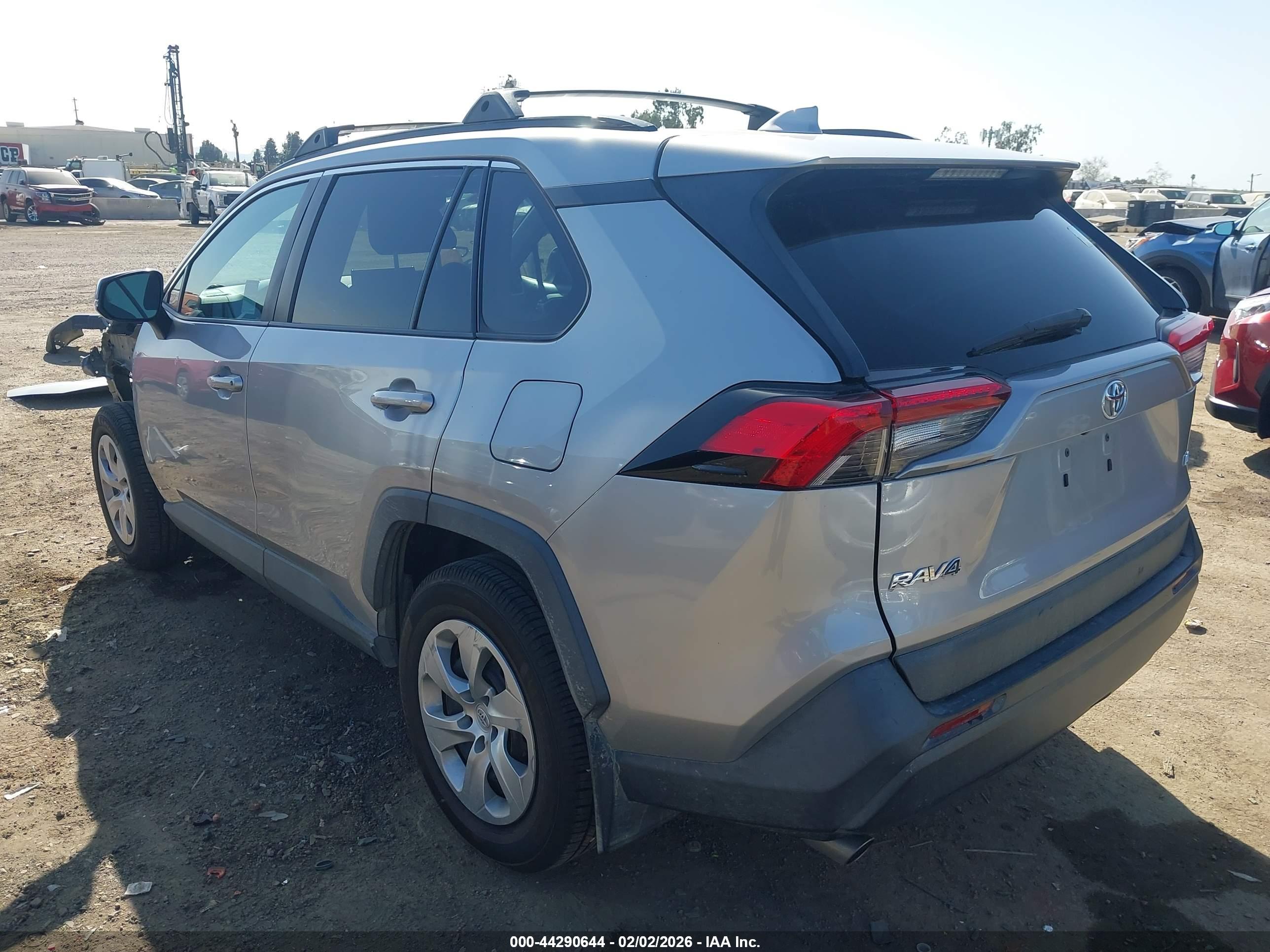 TOYOTA RAV4 image 3