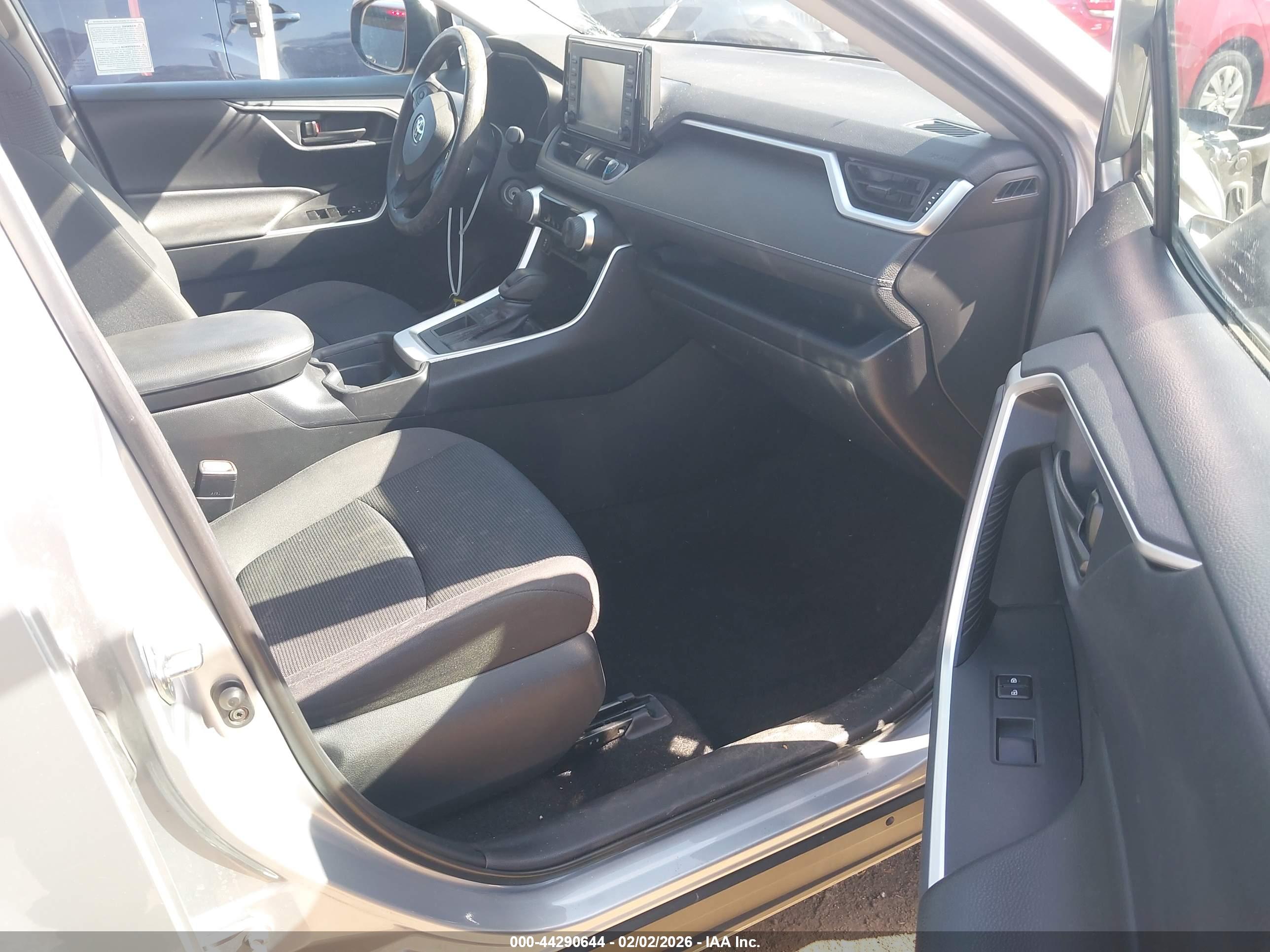 TOYOTA RAV4 image 5