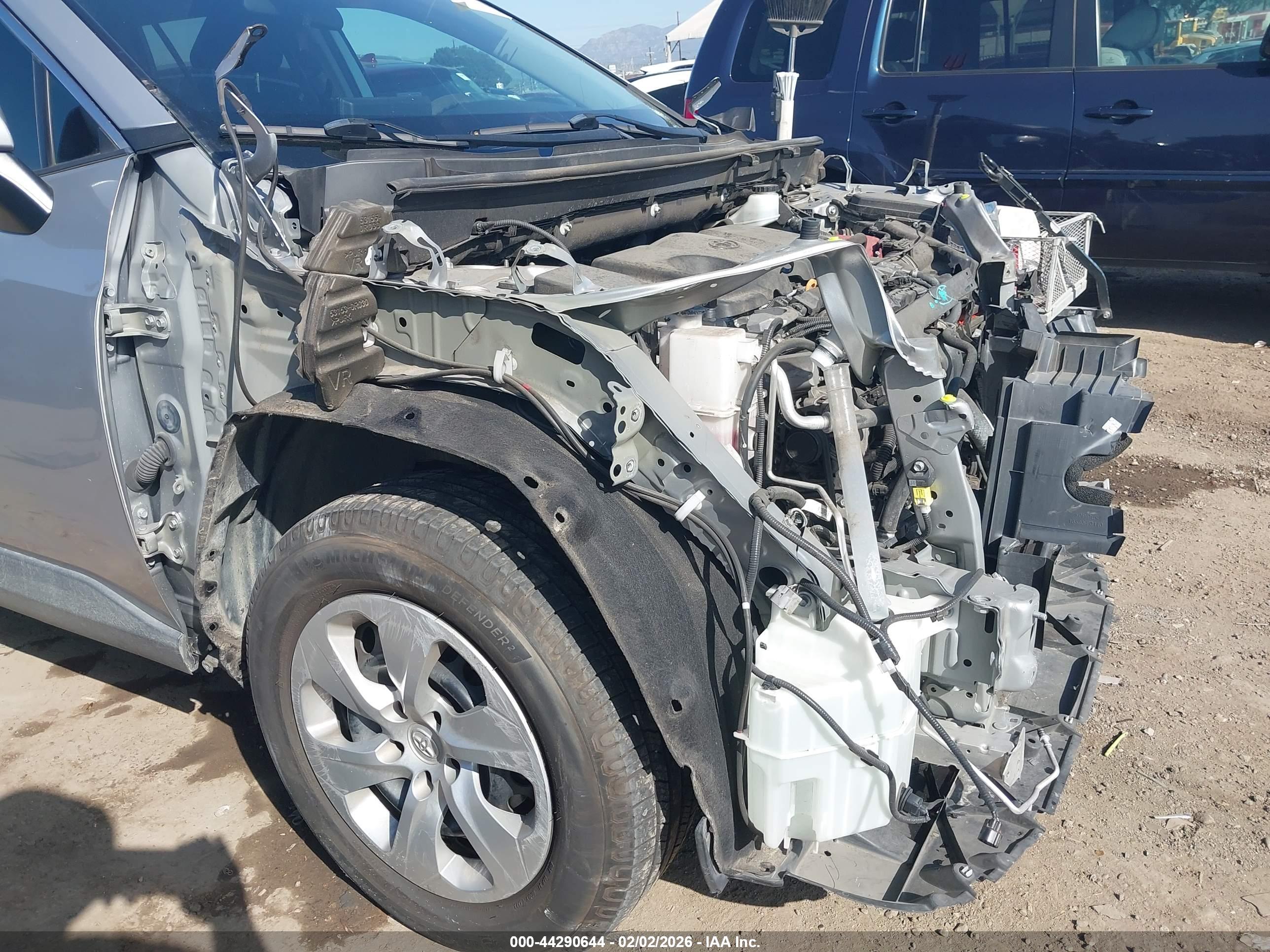 TOYOTA RAV4 image 6