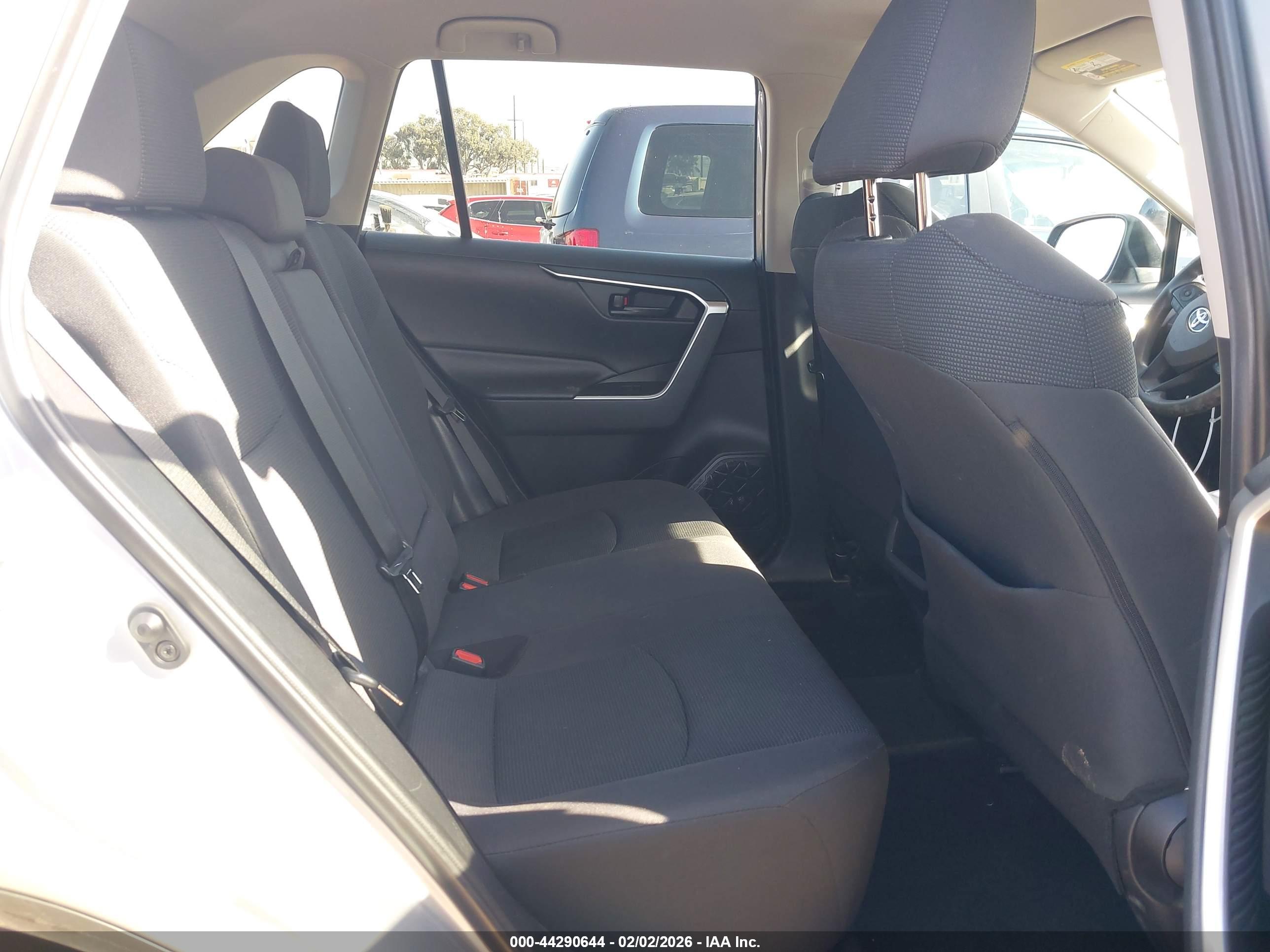TOYOTA RAV4 image 8