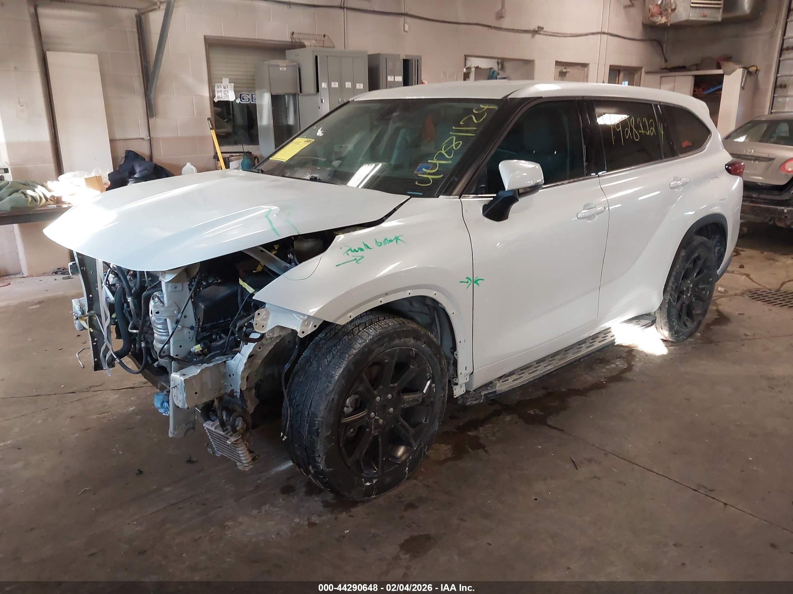 TOYOTA HIGHLANDER image 2