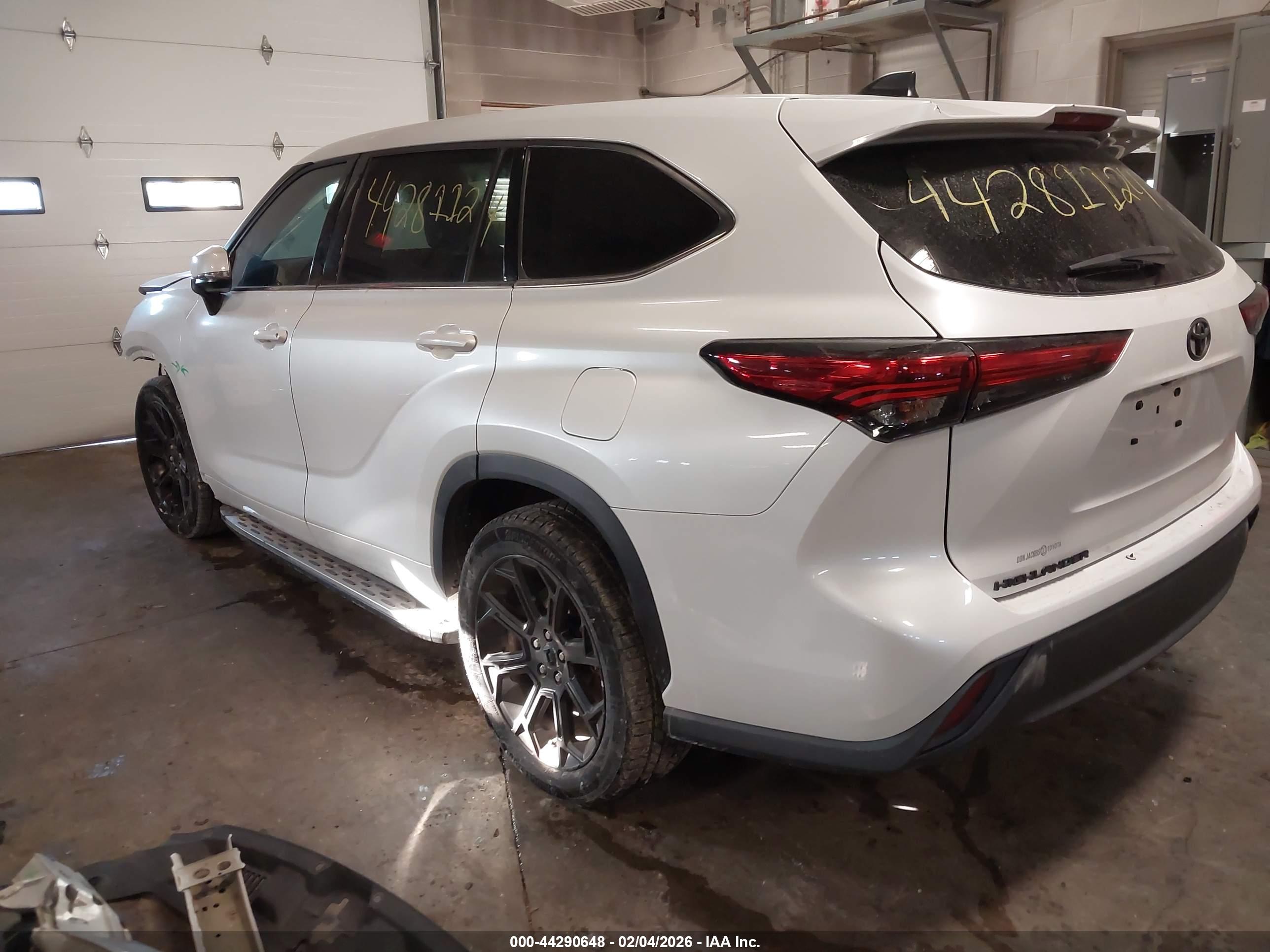 TOYOTA HIGHLANDER image 3