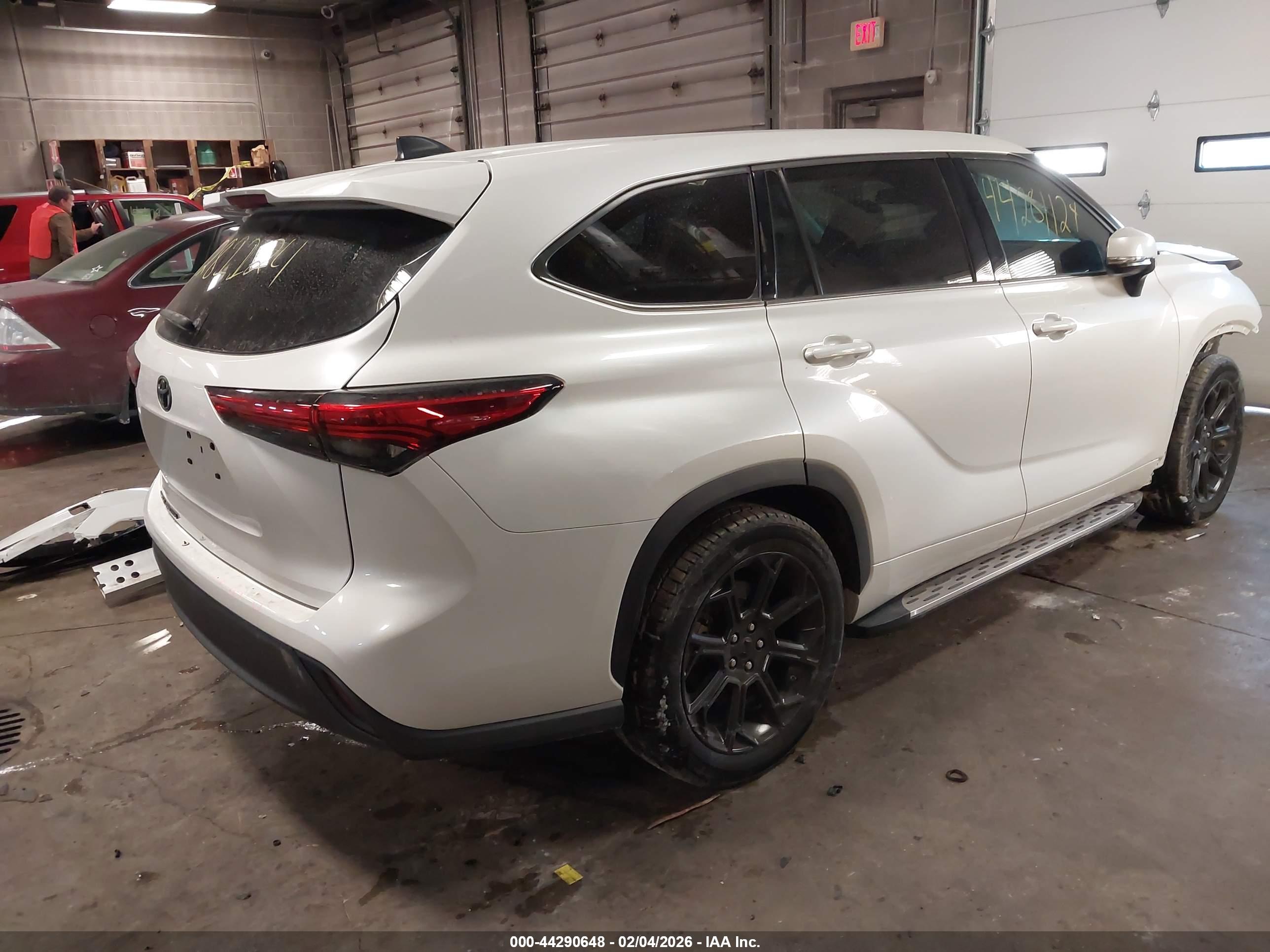 TOYOTA HIGHLANDER image 4