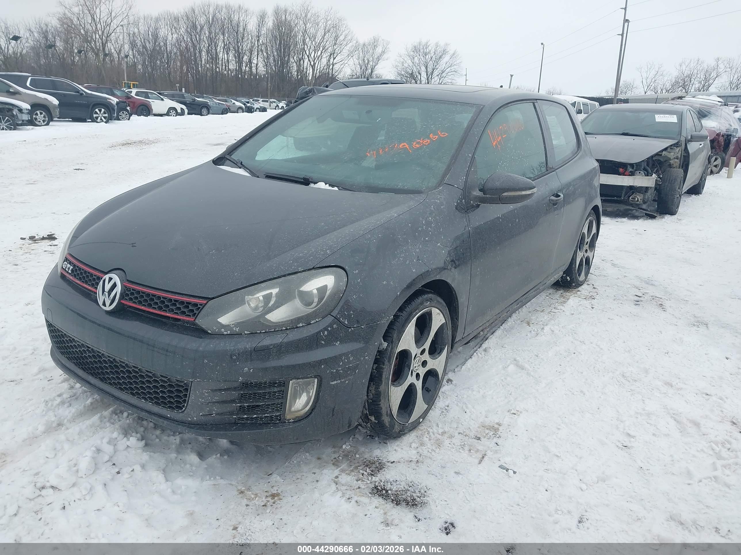 VOLKSWAGEN GTI image 2