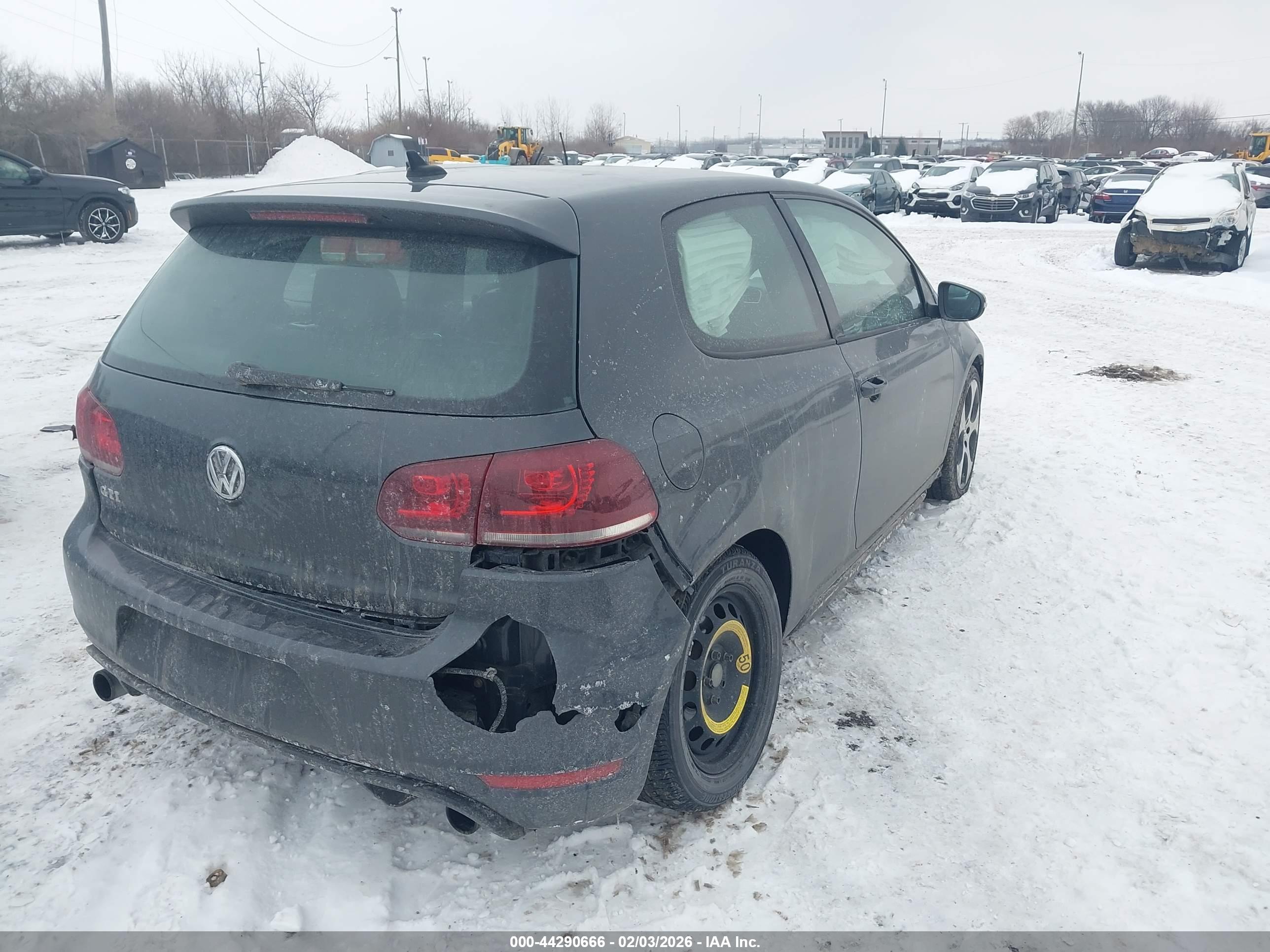 VOLKSWAGEN GTI image 4