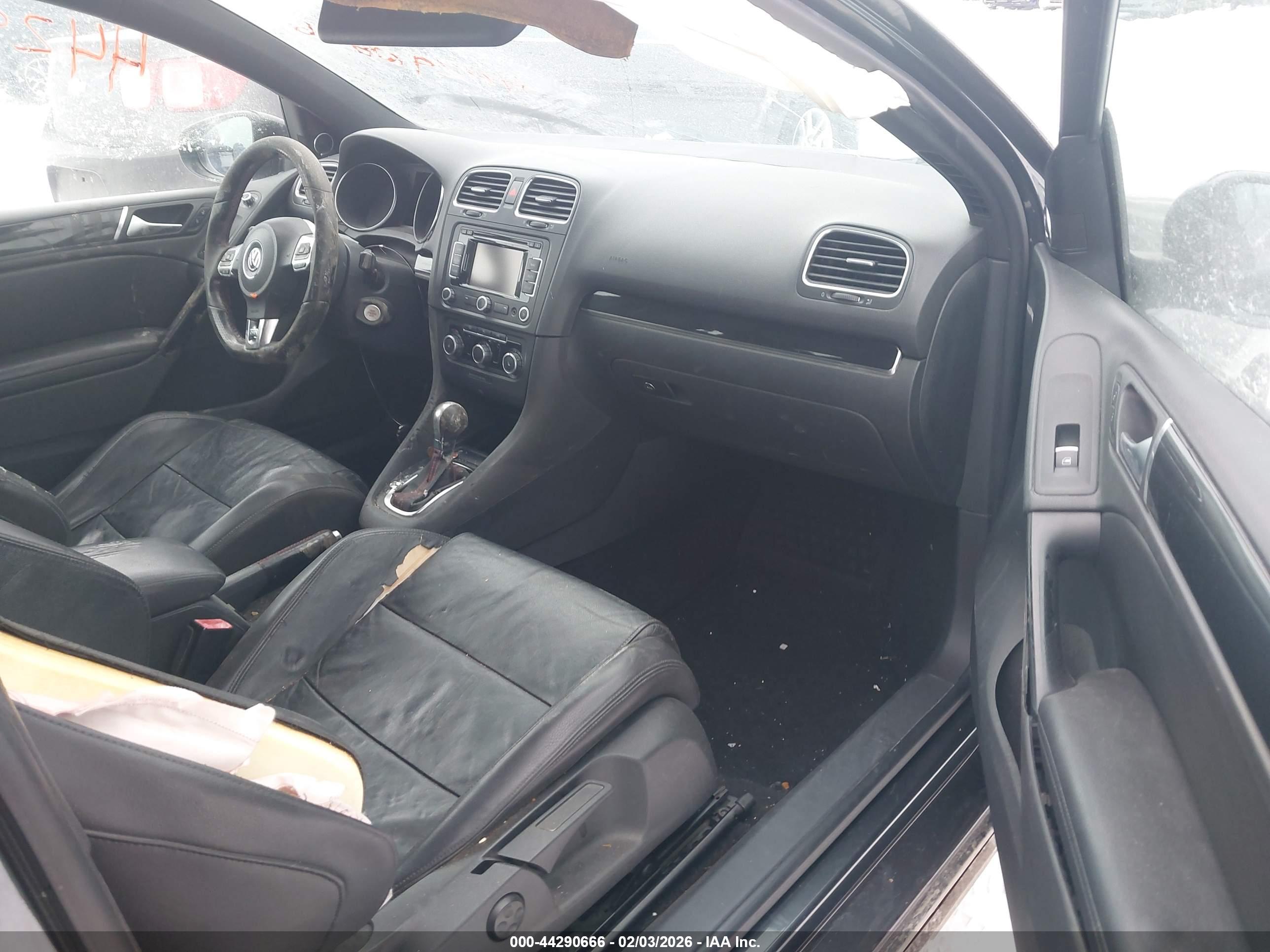 VOLKSWAGEN GTI image 5
