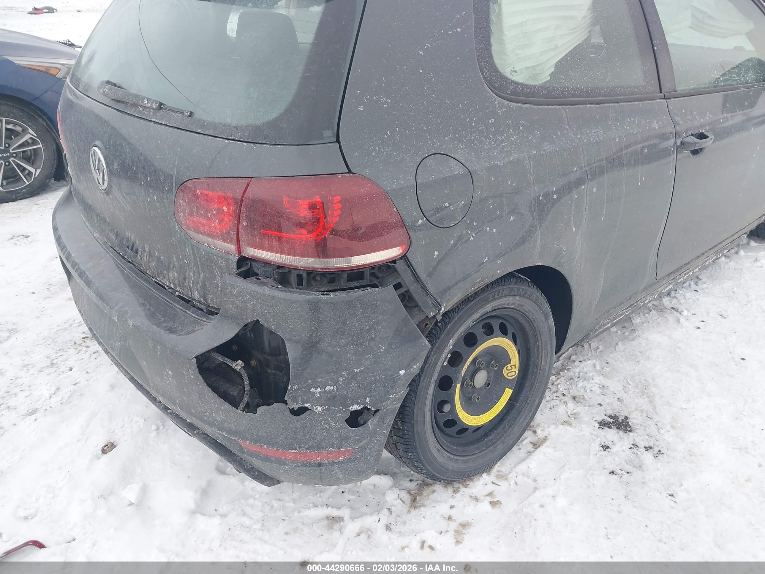 VOLKSWAGEN GTI image 6